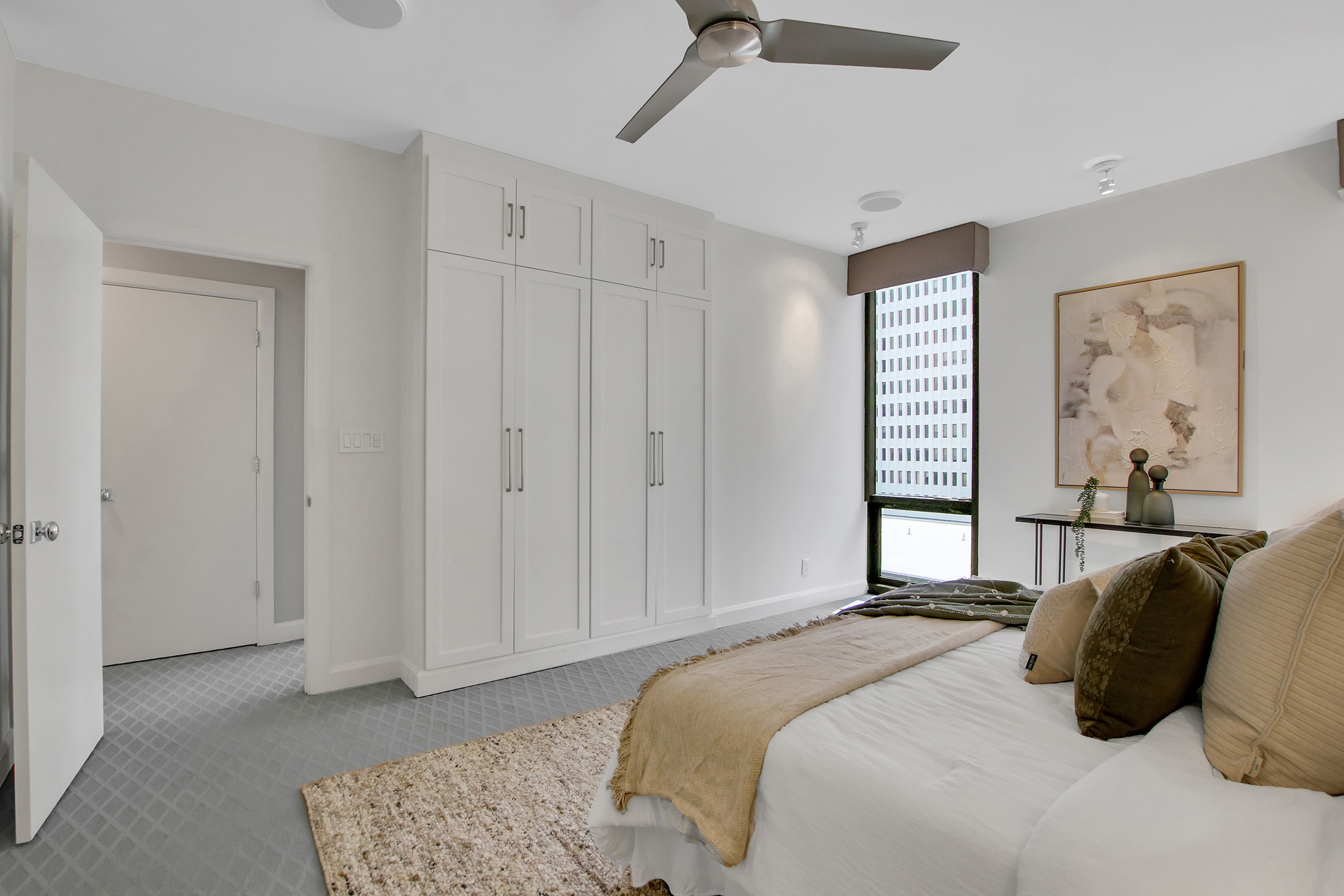  Fully Renovated Two-story Condo in the Iconic Colony House at Colony Square - 物件實景