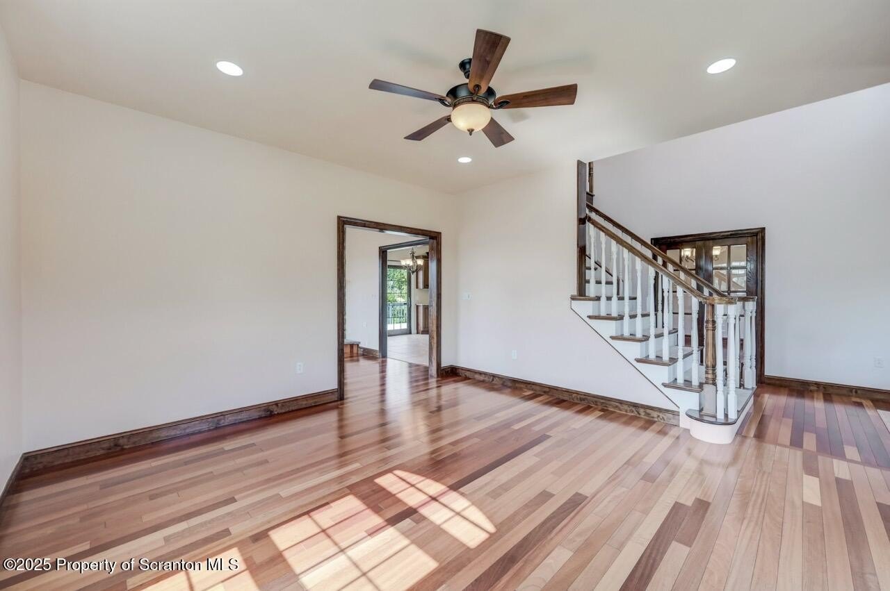 Throop, Pennsylvania, 18512, United States, 3 Bedrooms Bedrooms, ,3 BathroomsBathrooms,Residential,For Sale,1889511