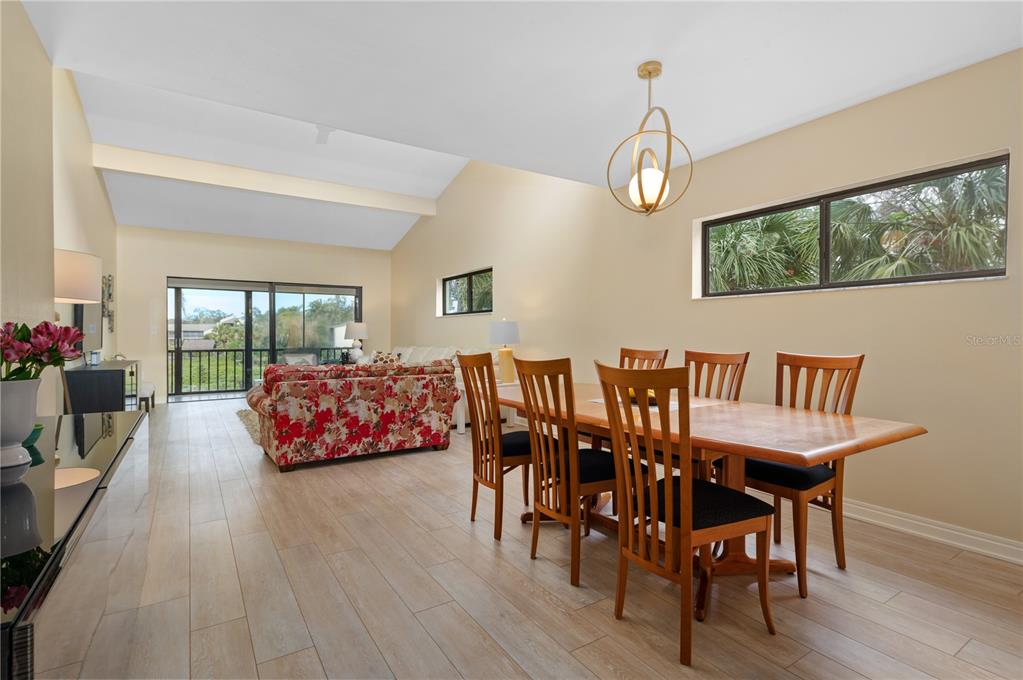 Sarasota, Florida, 34231, United States, 2 Bedrooms Bedrooms, ,2 BathroomsBathrooms,Residential,For Sale,1969119