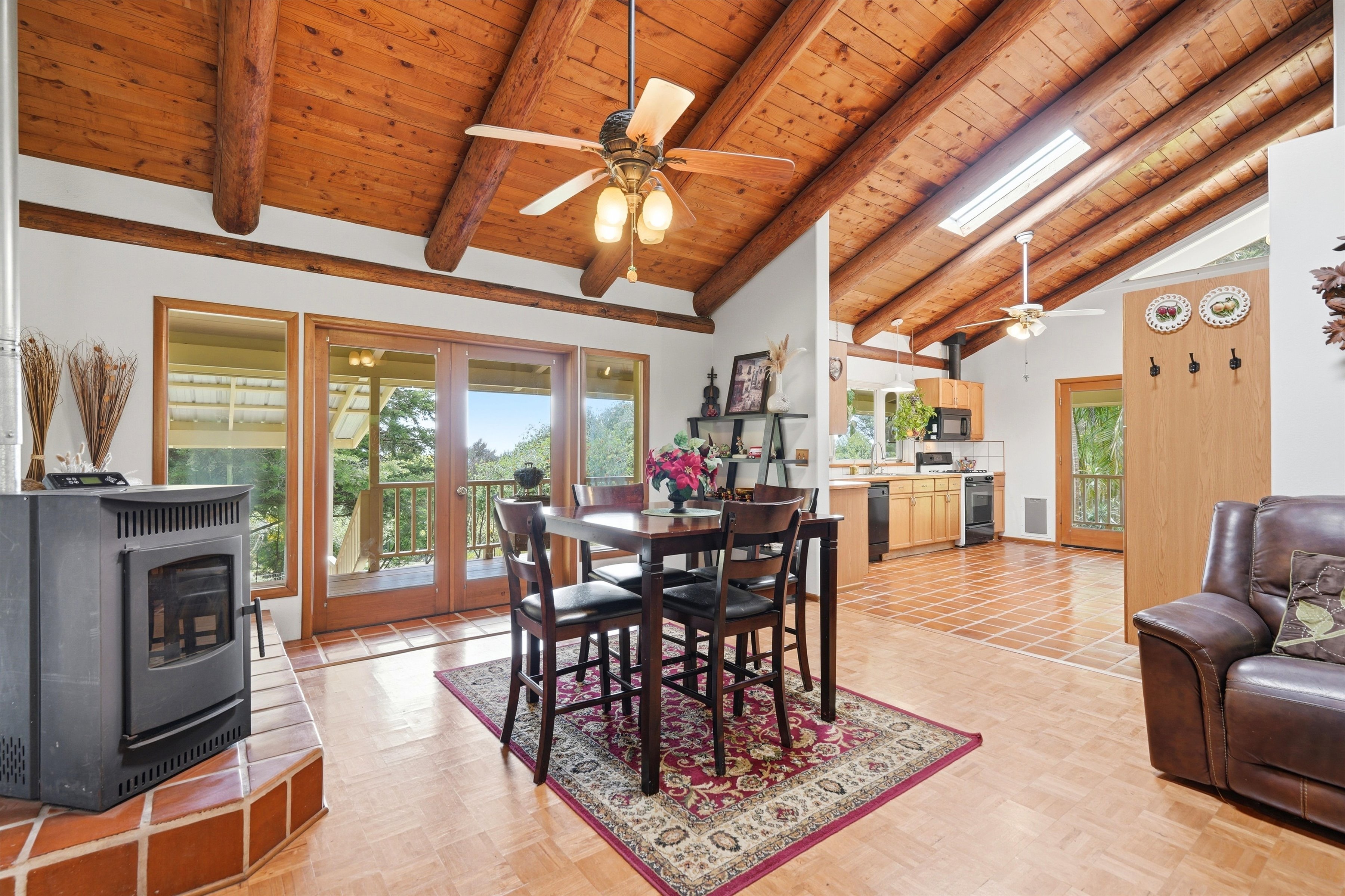  Single-level home on 2.5 fully fenced and gated acres - 物件實景