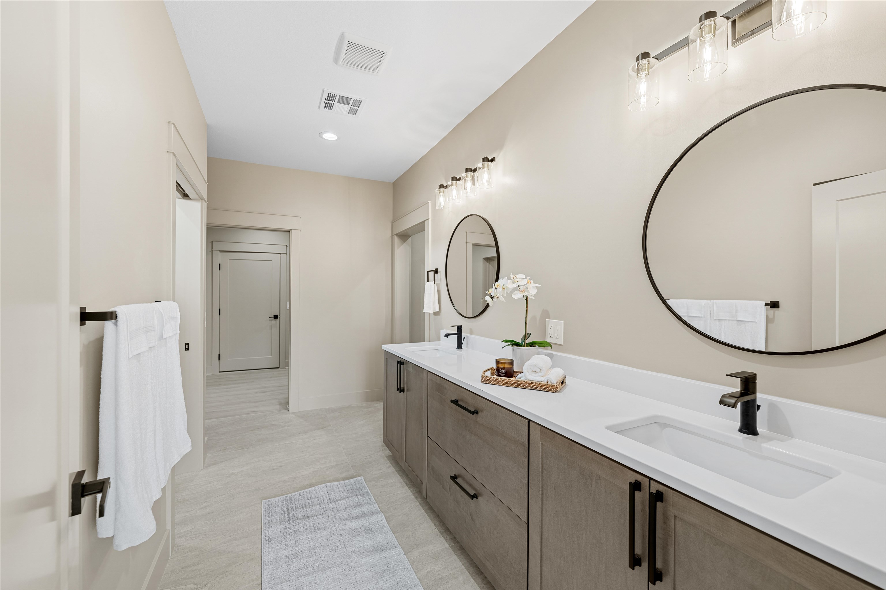 Salina, Kansas, 67401, United States, 3 Bedrooms Bedrooms, ,3 BathroomsBathrooms,Residential,For Sale,1956761