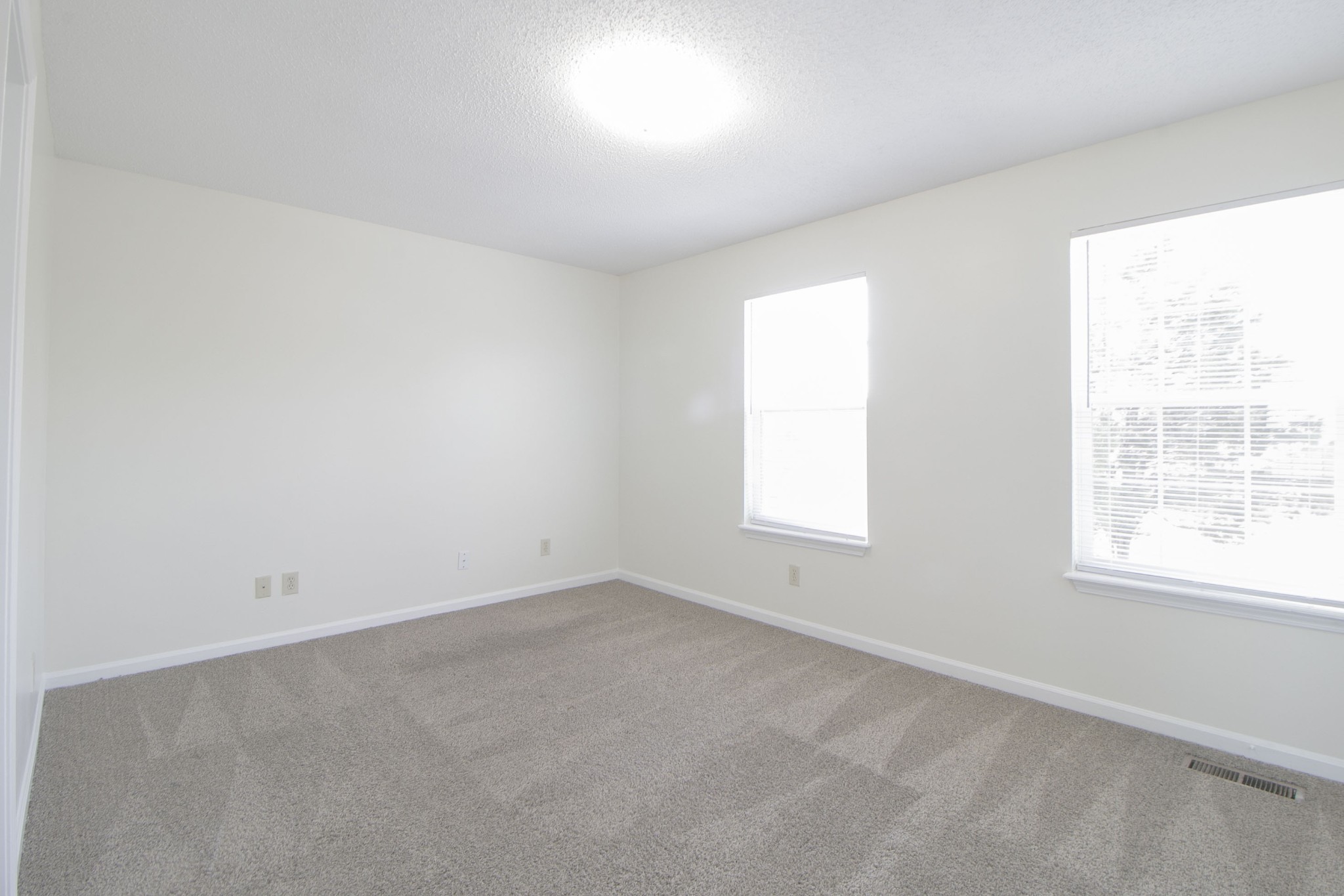 Clarksville, Tennessee, 37042, United States, ,Residential,For Sale,2013065