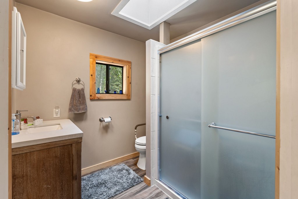 Bonners Ferry, Idaho, 83805, United States, 3 Bedrooms Bedrooms, ,4 BathroomsBathrooms,Residential,For Sale,1984473