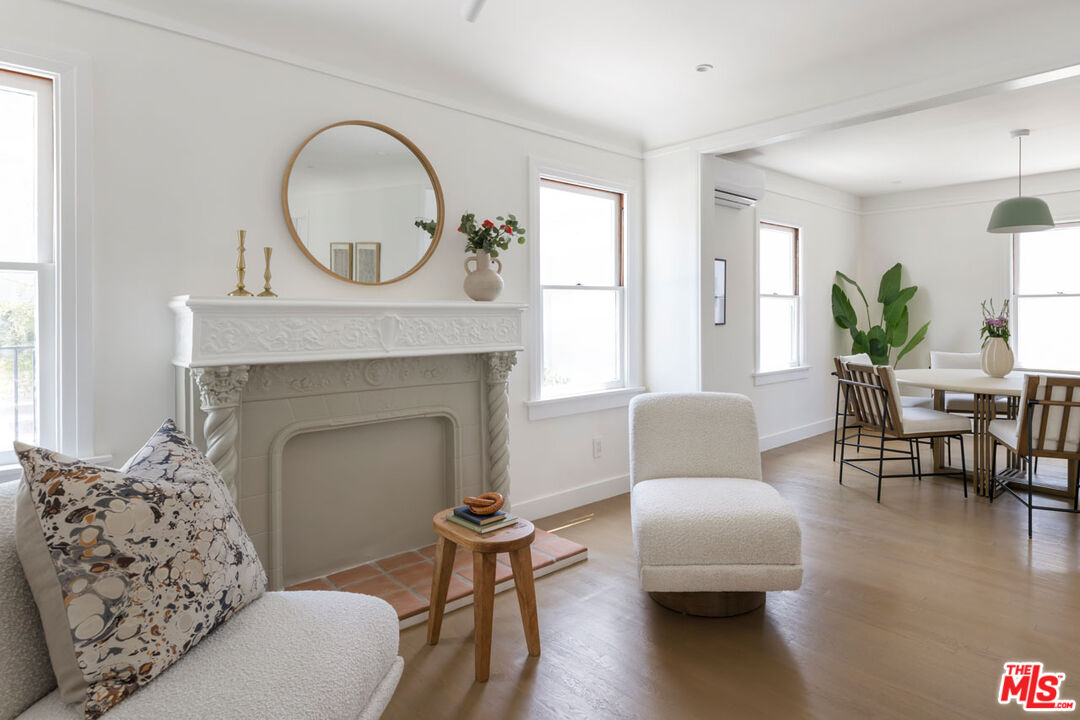 Los Angeles, California, 90036, United States, 2 Bedrooms Bedrooms, ,2 BathroomsBathrooms,Residential,For Sale,1897120