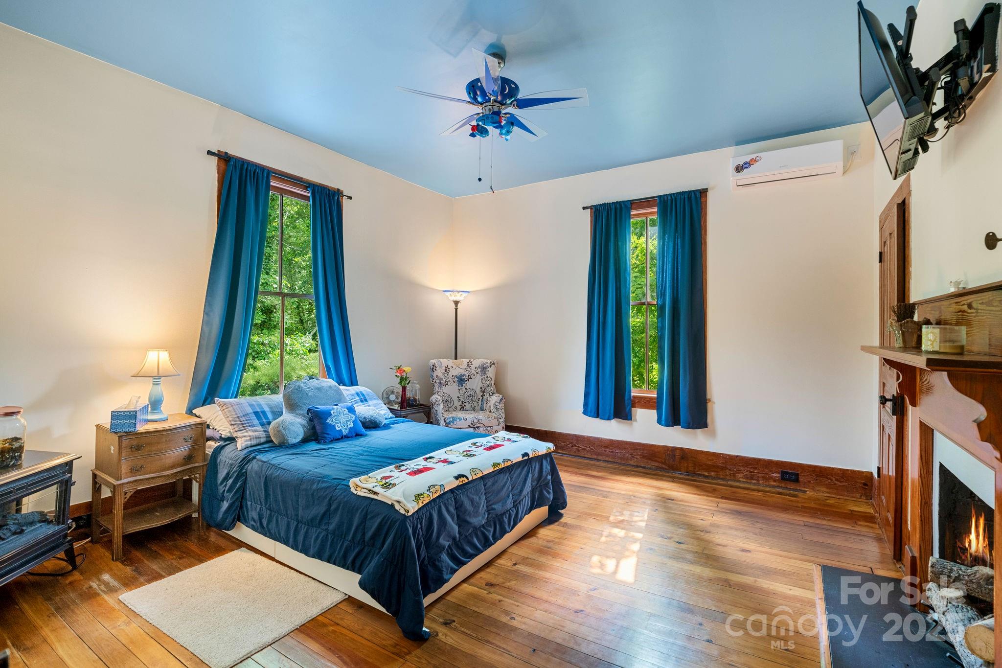 Hendersonville, North Carolina, 28739, United States, 6 Bedrooms Bedrooms, ,5 BathroomsBathrooms,Residential,For Sale,1825253