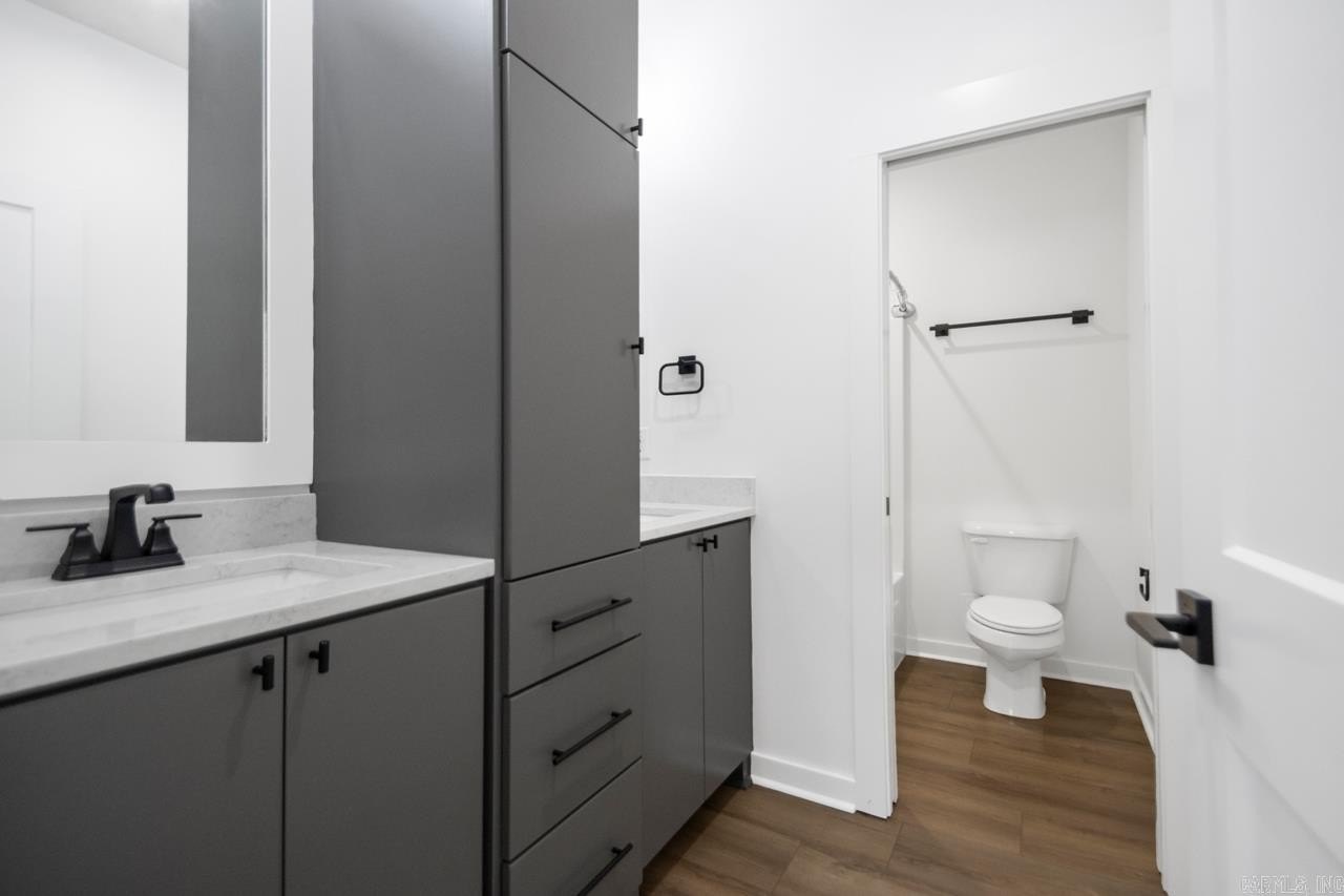 Bryant, Arkansas, 72022, United States, 5 Bedrooms Bedrooms, ,5 BathroomsBathrooms,Residential,For Sale,1978792