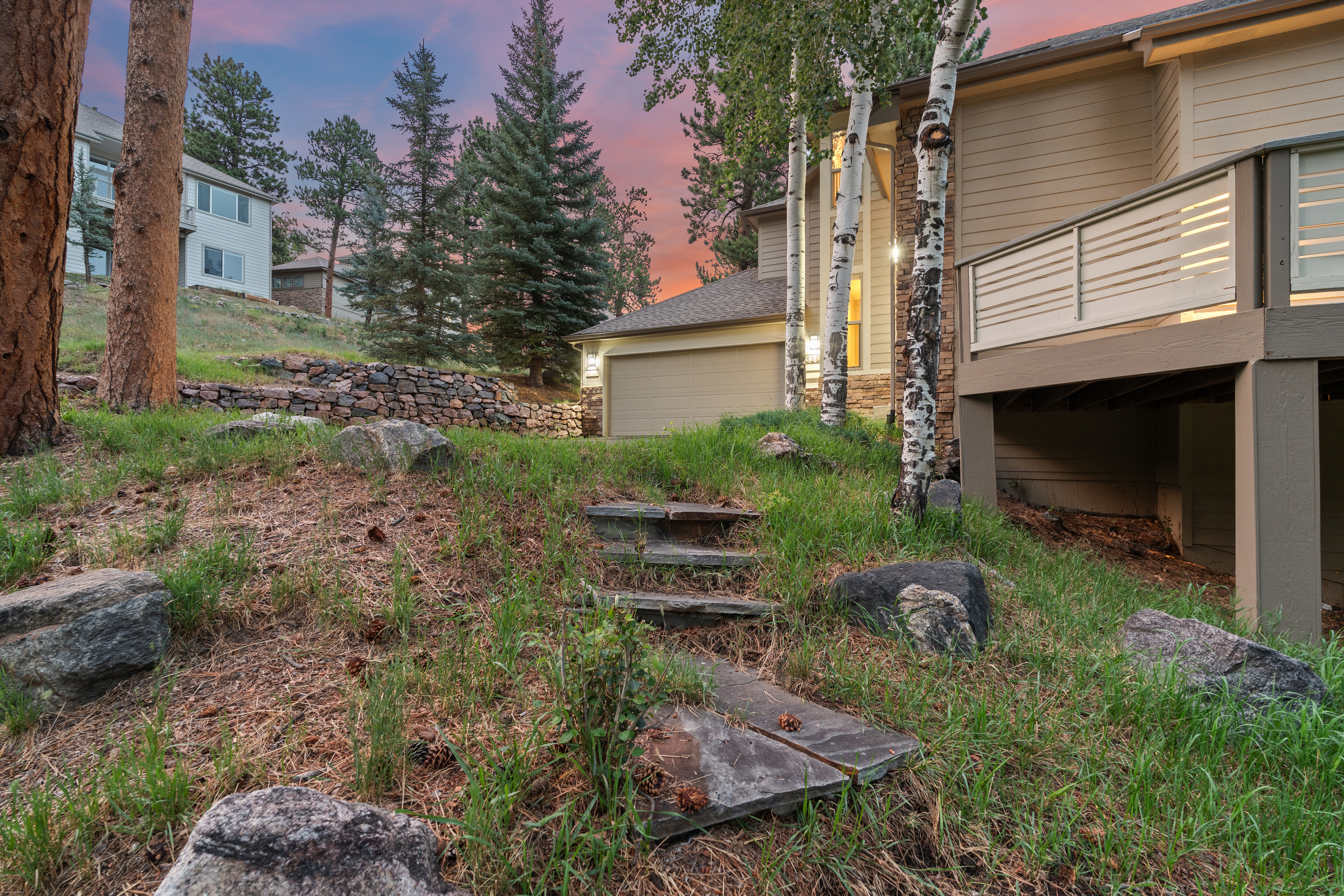  Evergreen Light-Filled Retreat Near Lake Golf Trails & South Deck - 物件實景