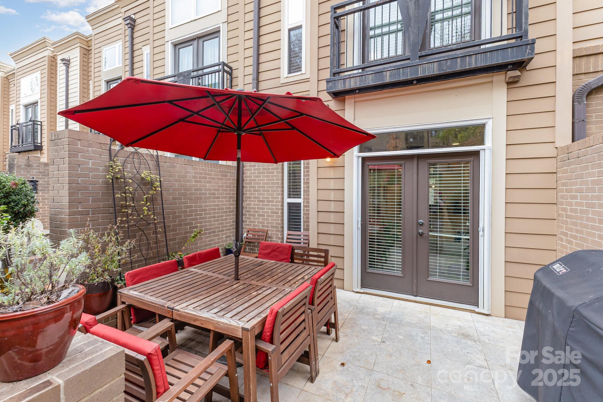 Charlotte, North Carolina, 28207, United States, 2 Bedrooms Bedrooms, ,3 BathroomsBathrooms,Residential,For Sale,1997449