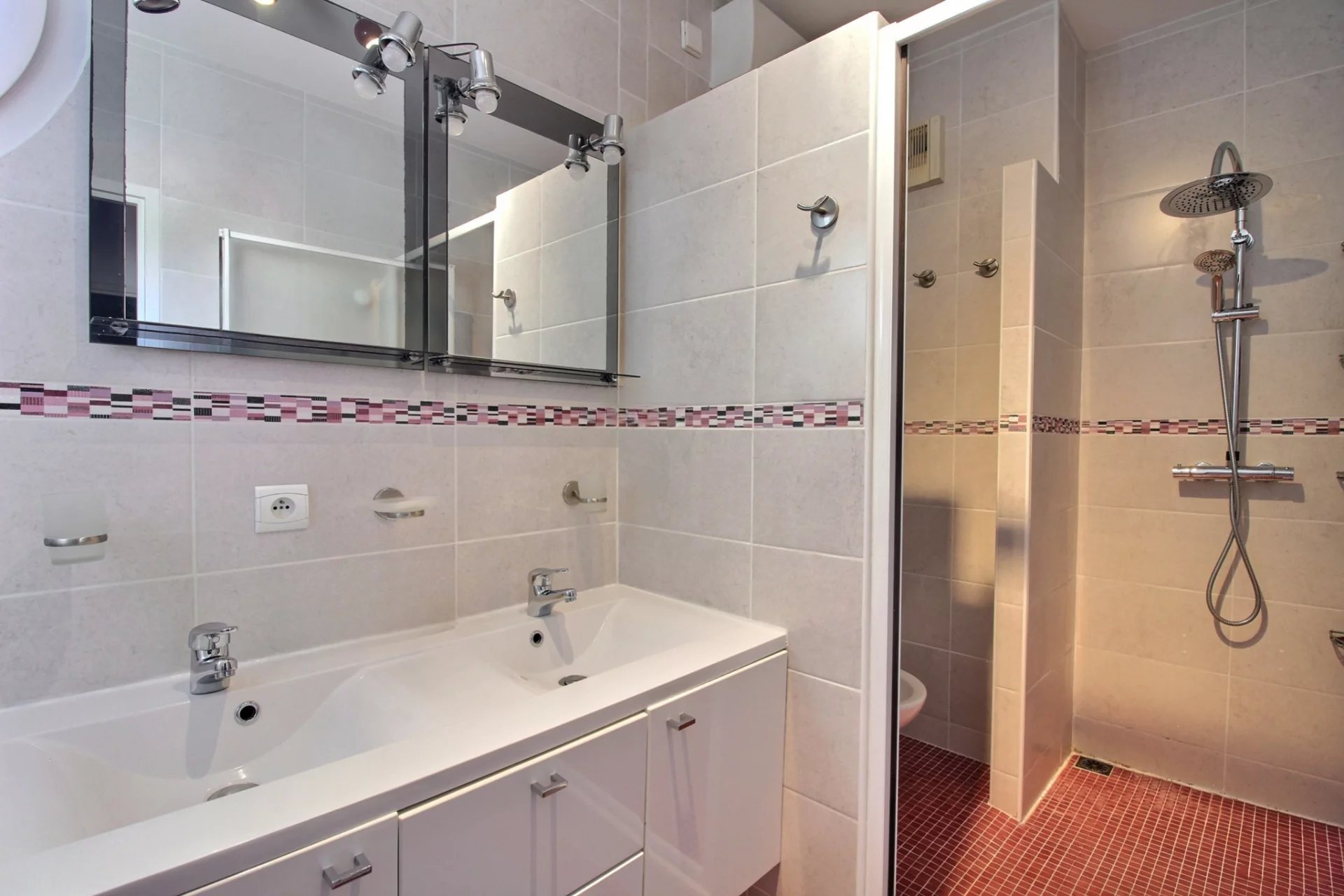 Arcachon, New Aquitaine, 33120, FR, 3 Bedrooms Bedrooms, ,2 BathroomsBathrooms,Residential,For Sale,1995792