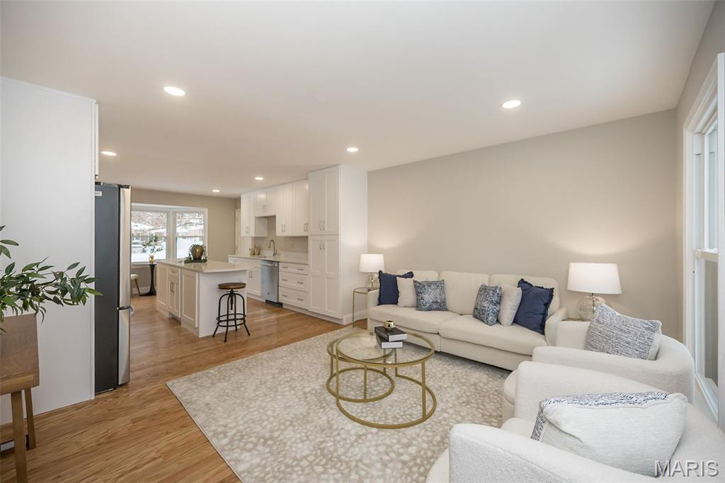 Ellisville, Missouri, 63011, United States, 4 Bedrooms Bedrooms, ,3 BathroomsBathrooms,Residential,For Sale,2002113