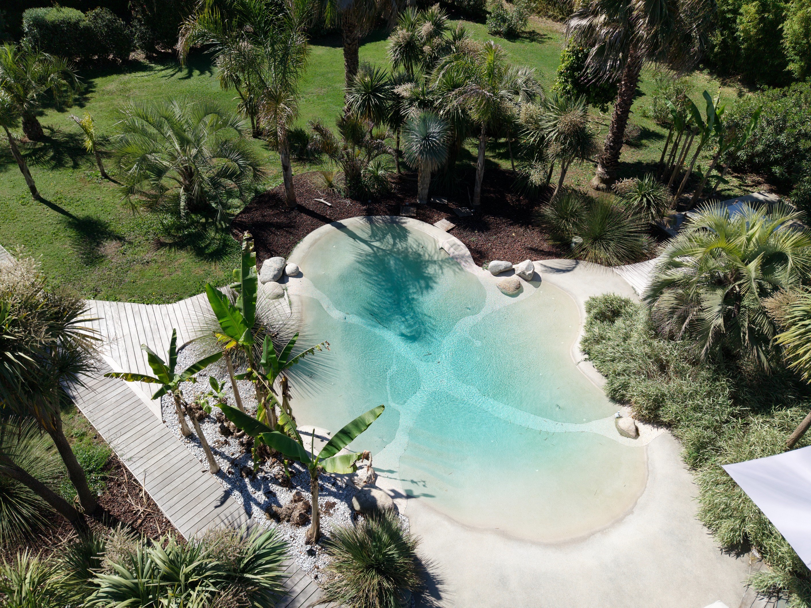  Contemporary villa with landscaped grounds and lagoon-style pool – Lattes - 物件實景