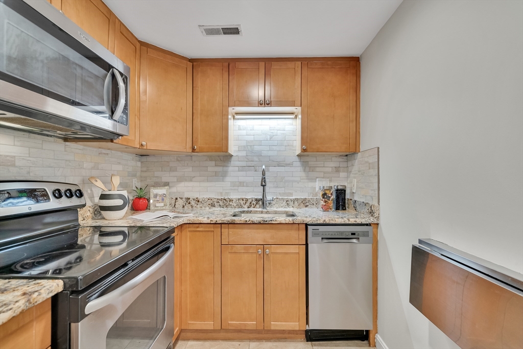 Cambridge, Massachusetts, 02140, United States, 2 Bedrooms Bedrooms, ,2 BathroomsBathrooms,Residential,For Sale,1939324