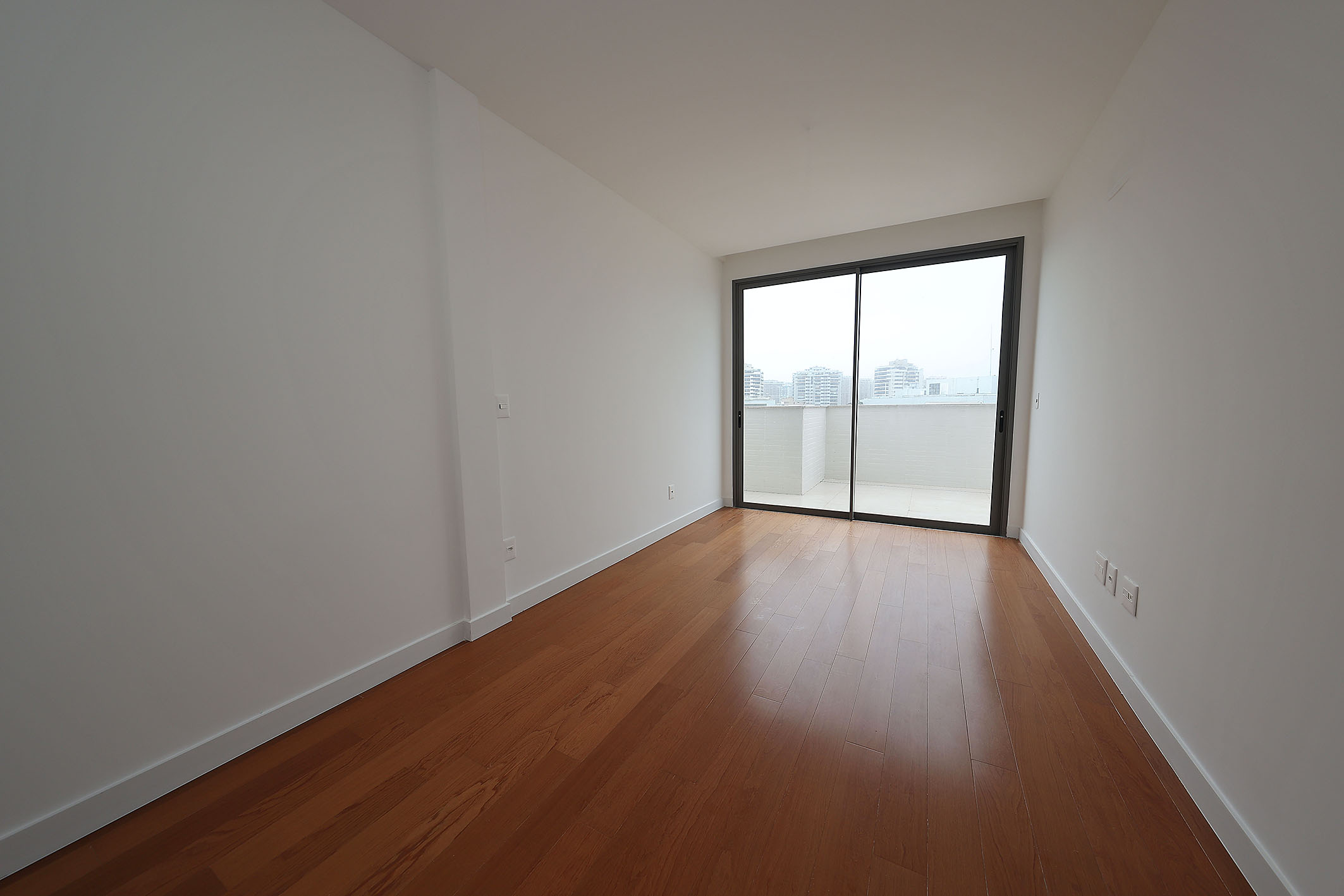  Oceanfront linear penthouse with private leisure amenities - 物件實景