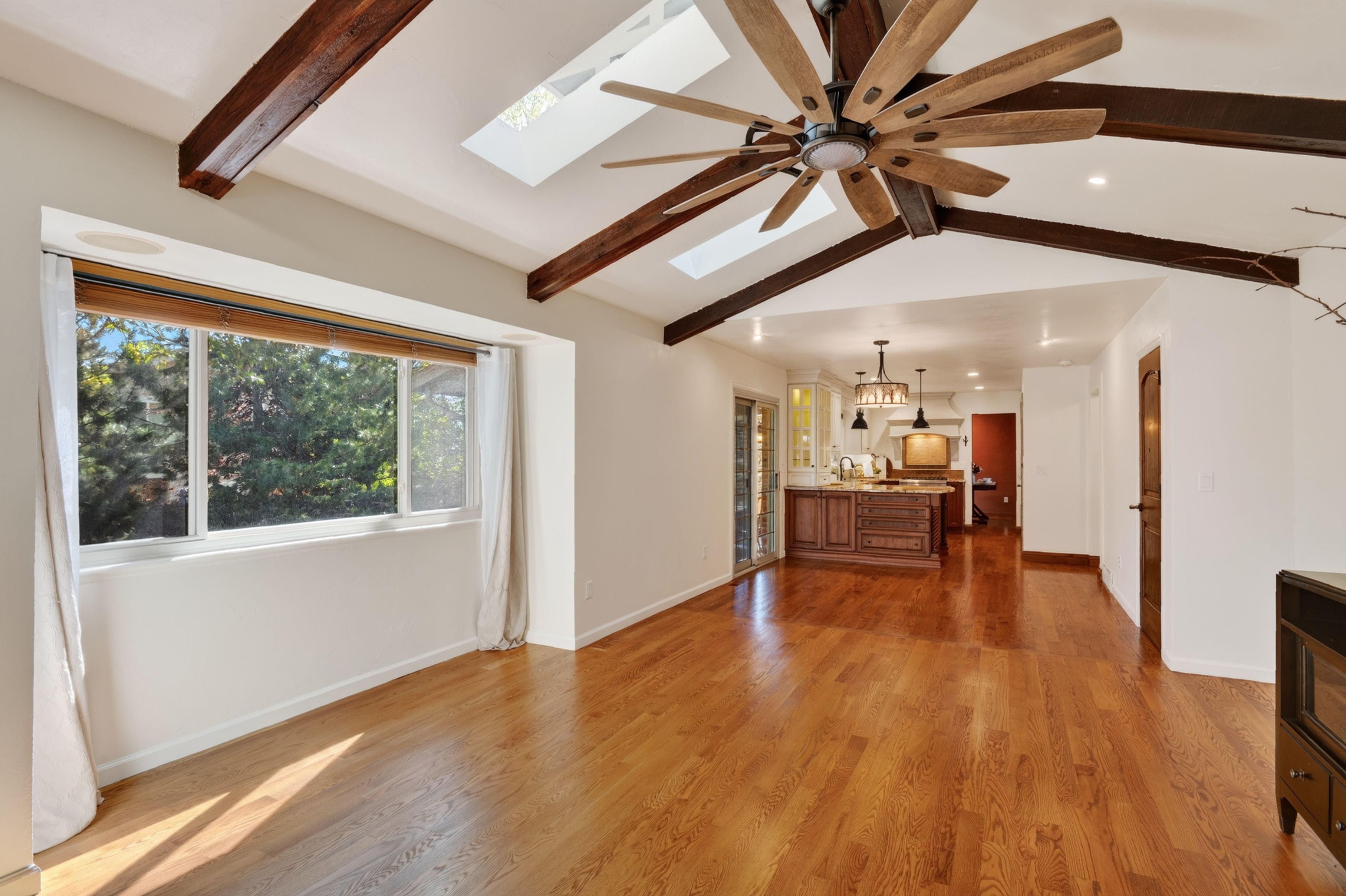  Unique Kitchen & Vaulted Beamed Room Near Cherry Creek State Park Retreat - 物件實景