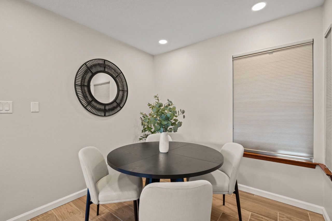 Albuquerque, New Mexico, 87111, United States, 4 Bedrooms Bedrooms, ,3 BathroomsBathrooms,Residential,For Sale,1985317