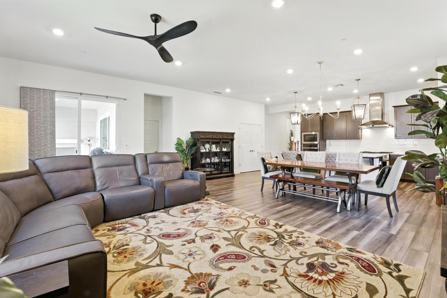 Sacramento, California, 95835, United States, 4 Bedrooms Bedrooms, ,3 BathroomsBathrooms,Residential,For Sale,1890575