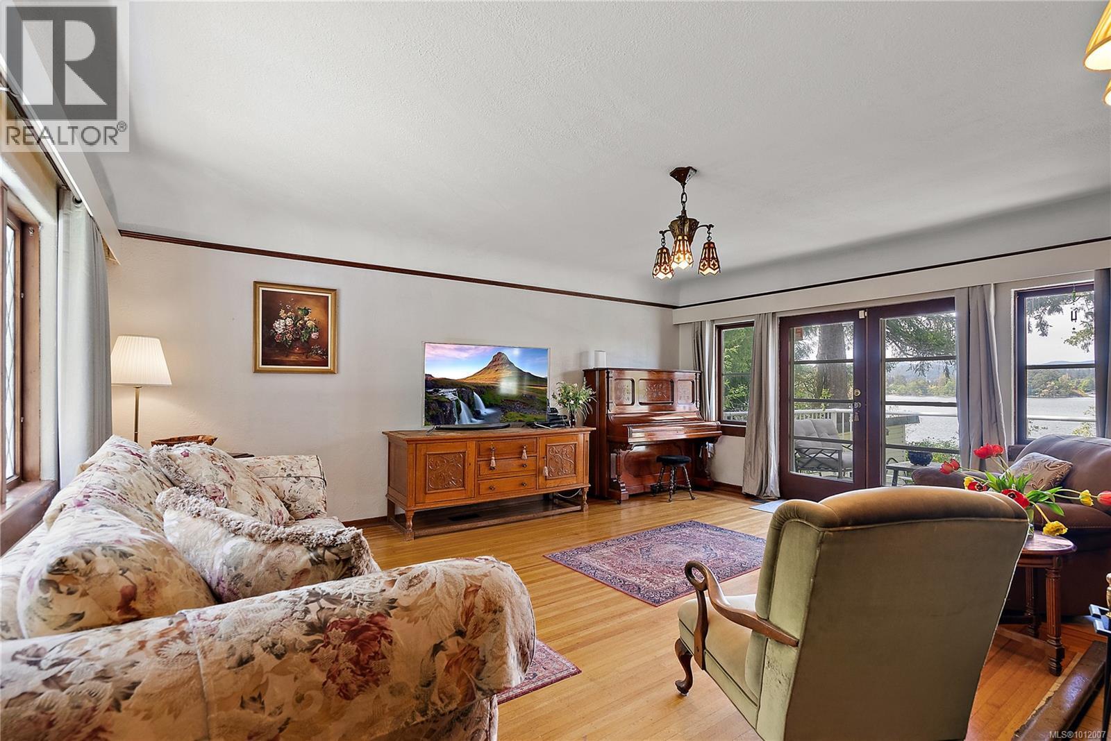 SAANICH, British Columbia, V9A 2R8, CA, 6 Bedrooms Bedrooms, ,3 BathroomsBathrooms,Residential,For Sale,1948762