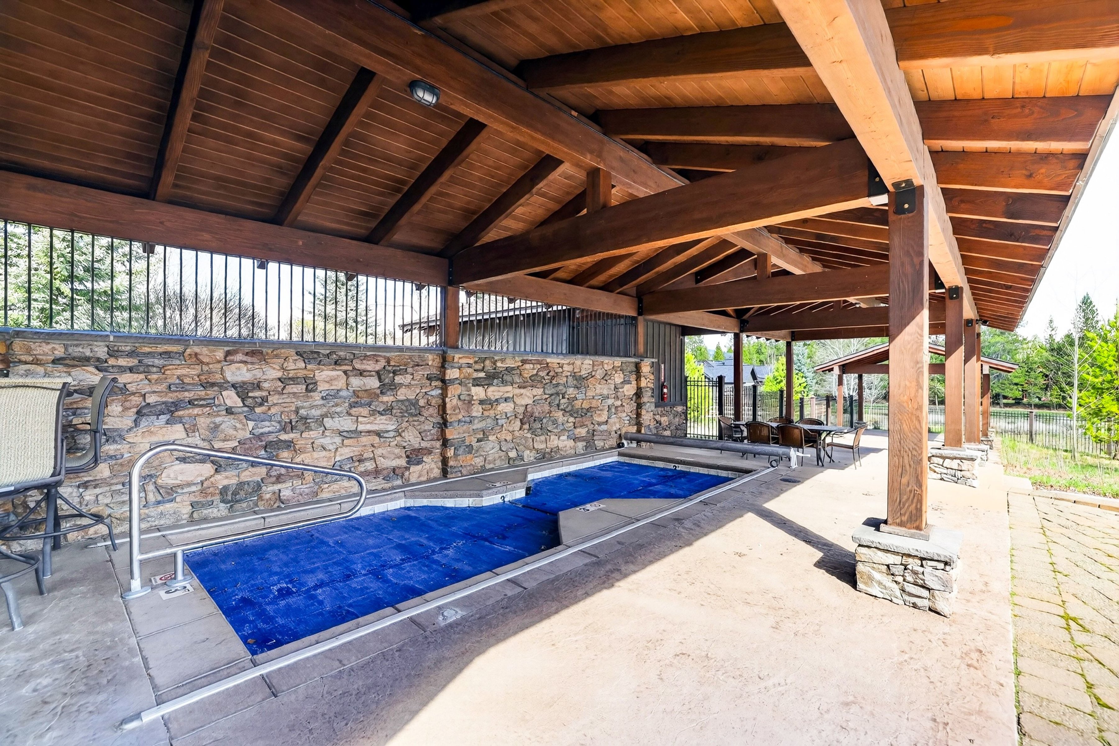  Stunning Home with Payette River Frontage on 2.66 Acres in McCall, Idaho - 物件實景