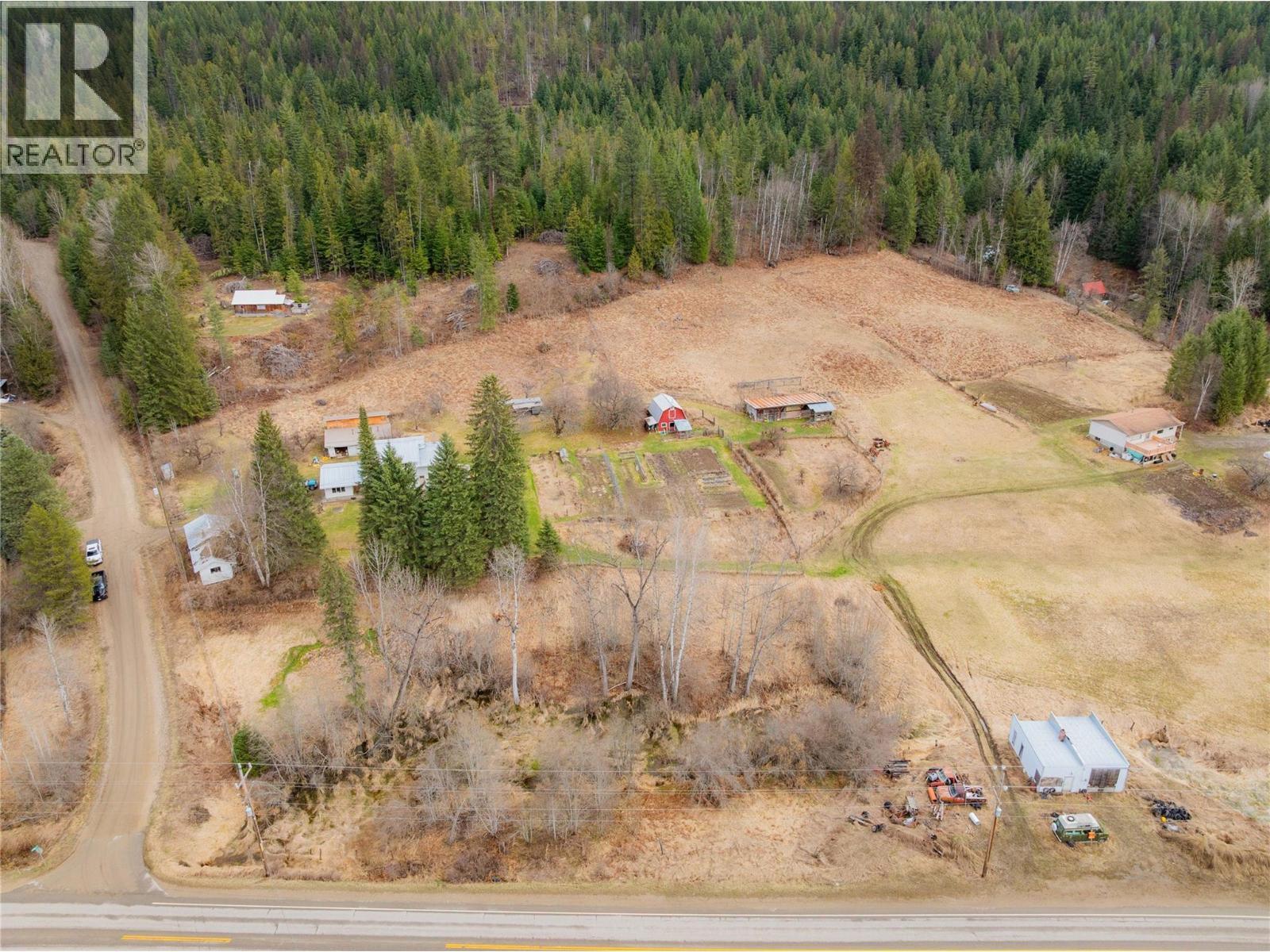 APPLEDALE, British Columbia, V0G 2J0, CA, 5 Bedrooms Bedrooms, ,2 BathroomsBathrooms,Residential,For Sale,1946998