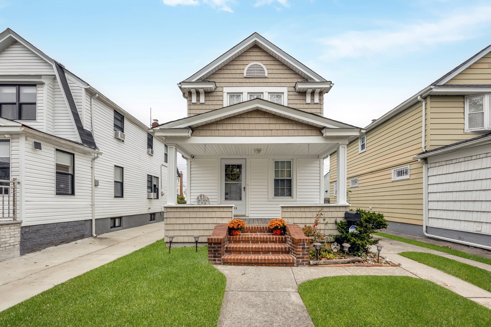 Queens Village, New York, 11428, United States, 2 Bedrooms Bedrooms, ,2 BathroomsBathrooms,Residential,For Sale,1987931