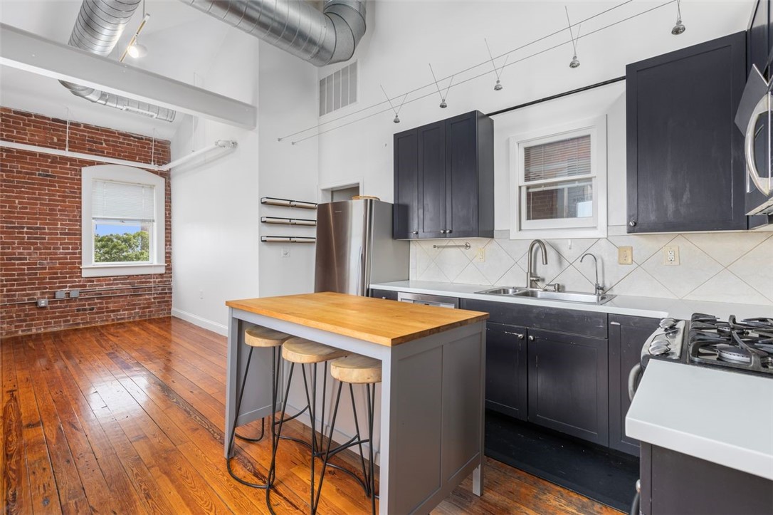 Providence, Rhode Island, 02903, United States, 1 Bedroom Bedrooms, ,2 BathroomsBathrooms,Residential,For Sale,1917986