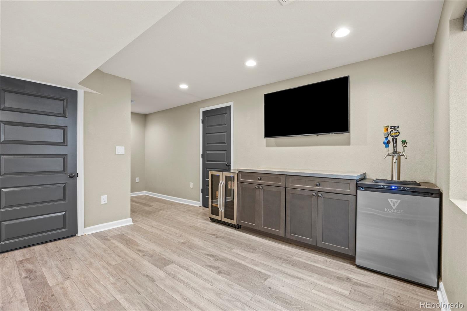 Aurora, Colorado, 80018, United States, 5 Bedrooms Bedrooms, ,3 BathroomsBathrooms,Residential,For Sale,1993047