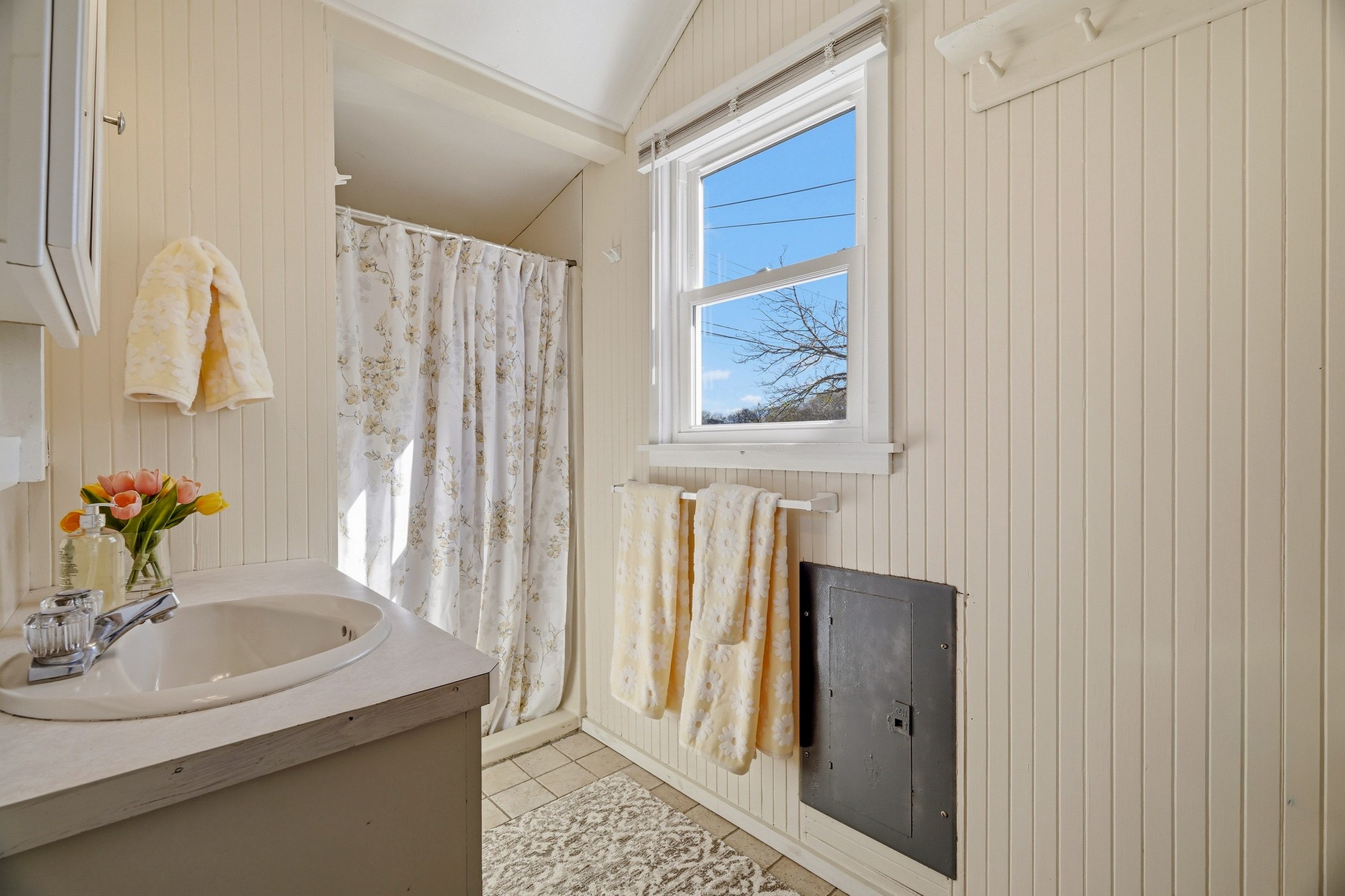  Charming Direct Waterfront Beach Cottage at Hawk