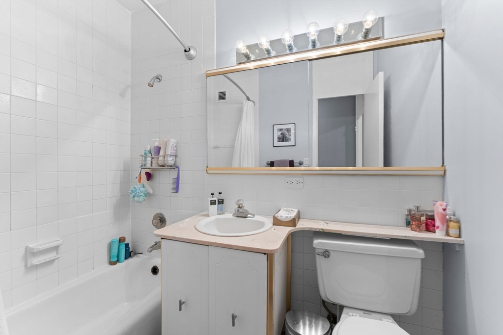 Boston, Massachusetts, 02110, United States, 1 Bedroom Bedrooms, ,1 BathroomBathrooms,Residential,For Sale,2030295