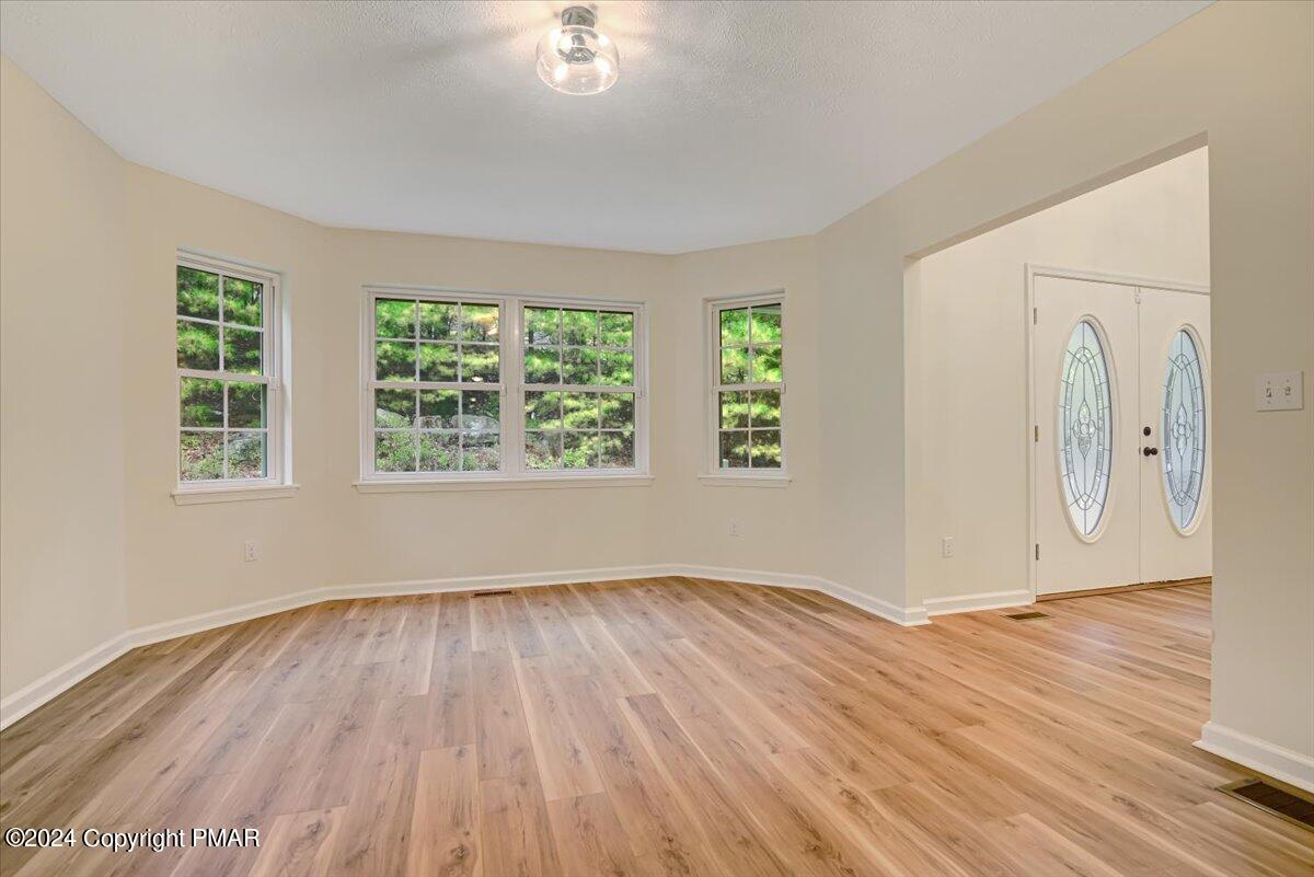 Stroudsburg, Pennsylvania, 18360, United States, 4 Bedrooms Bedrooms, ,3 BathroomsBathrooms,Residential,For Sale,1858014