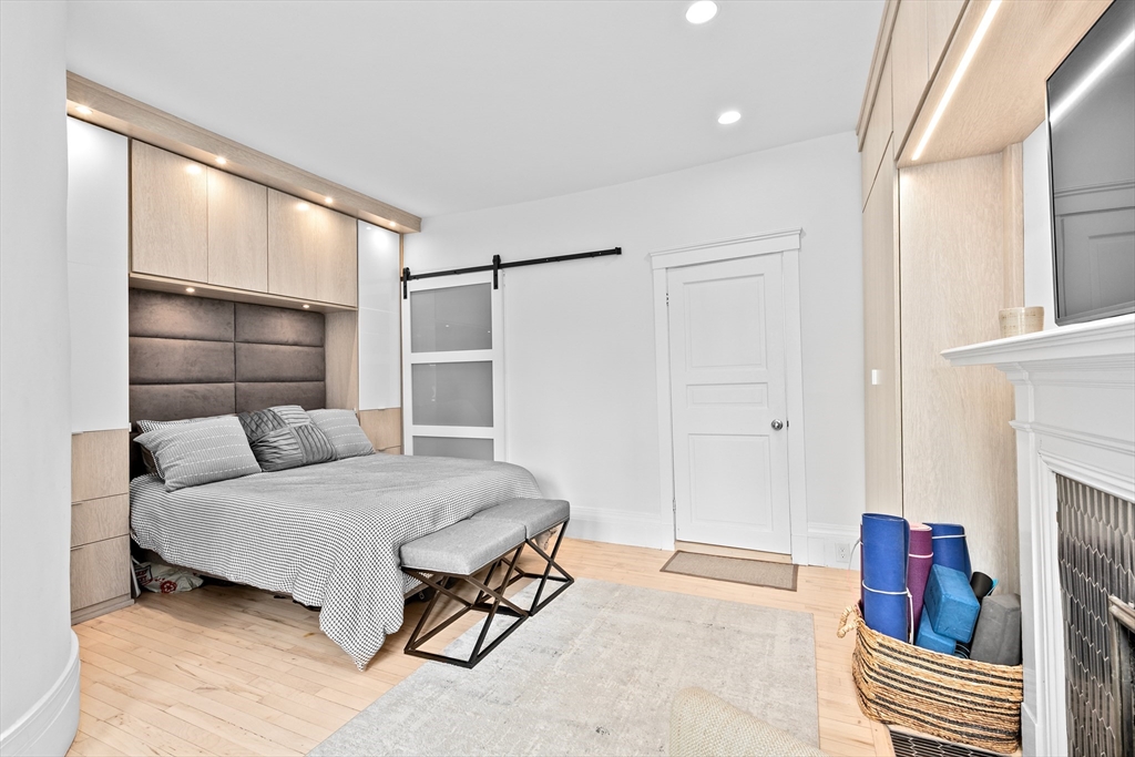 Boston, Massachusetts, 02116, United States, 2 Bedrooms Bedrooms, ,2 BathroomsBathrooms,Residential,For Sale,1951176