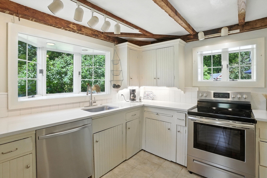 Bolton, Massachusetts, 01740, United States, 4 Bedrooms Bedrooms, ,4 BathroomsBathrooms,Residential,For Sale,1866522