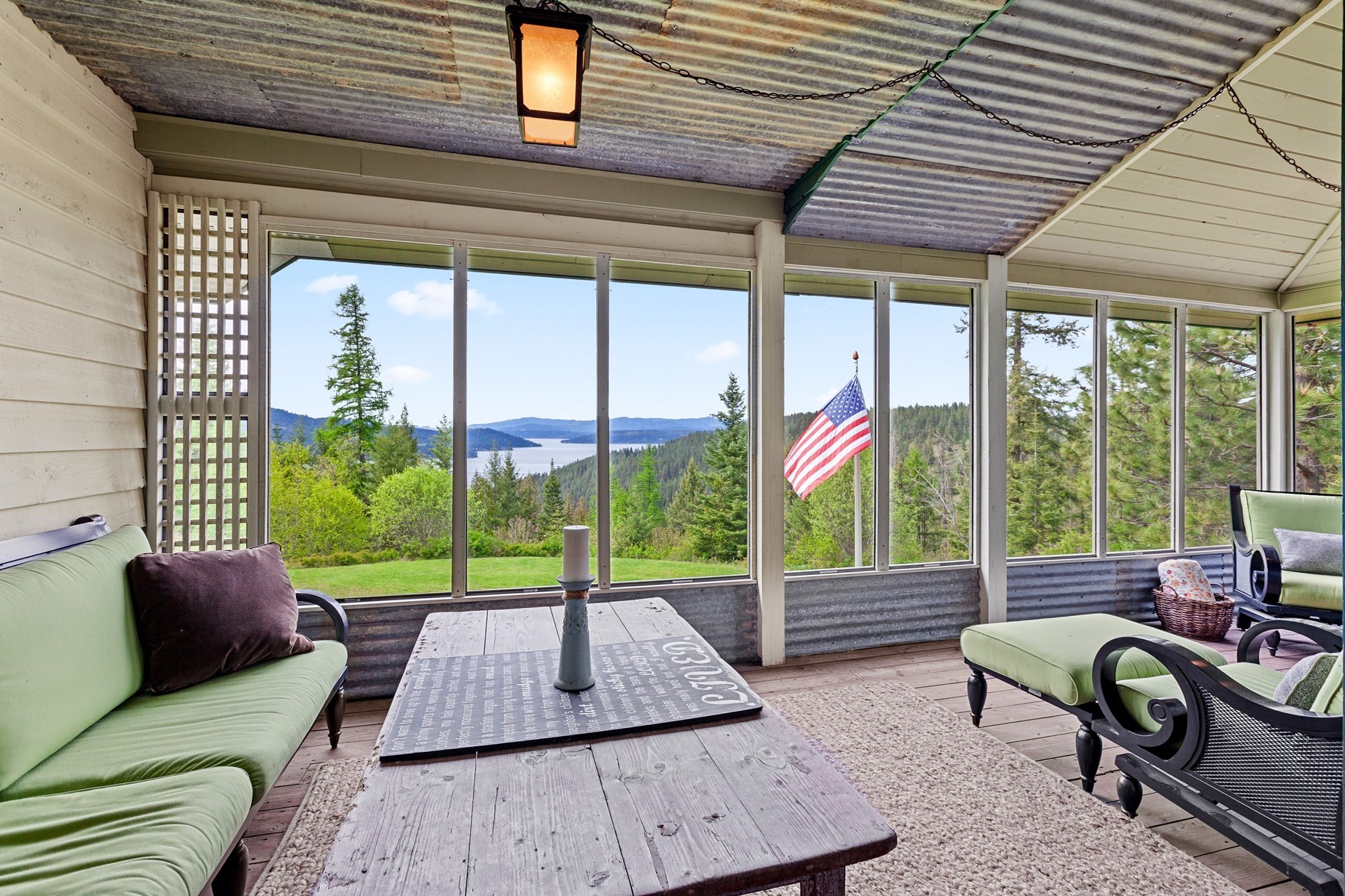  Beautiful Home with Expansive Lake Views - 物件實景