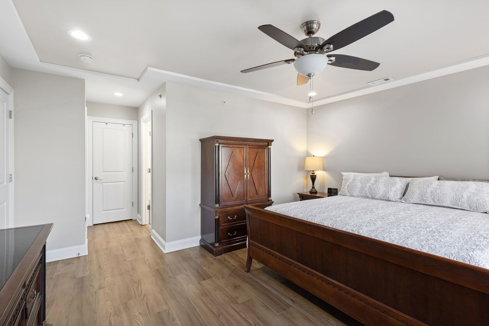 Westmont, Illinois, 60559, United States, 3 Bedrooms Bedrooms, ,4 BathroomsBathrooms,Residential,For Sale,1950669