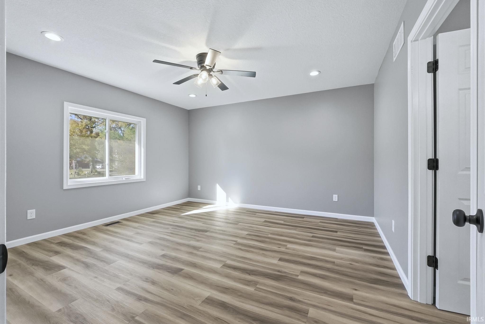 Churubusco, Indiana, 46723, United States, 3 Bedrooms Bedrooms, ,3 BathroomsBathrooms,Residential,For Sale,1987085