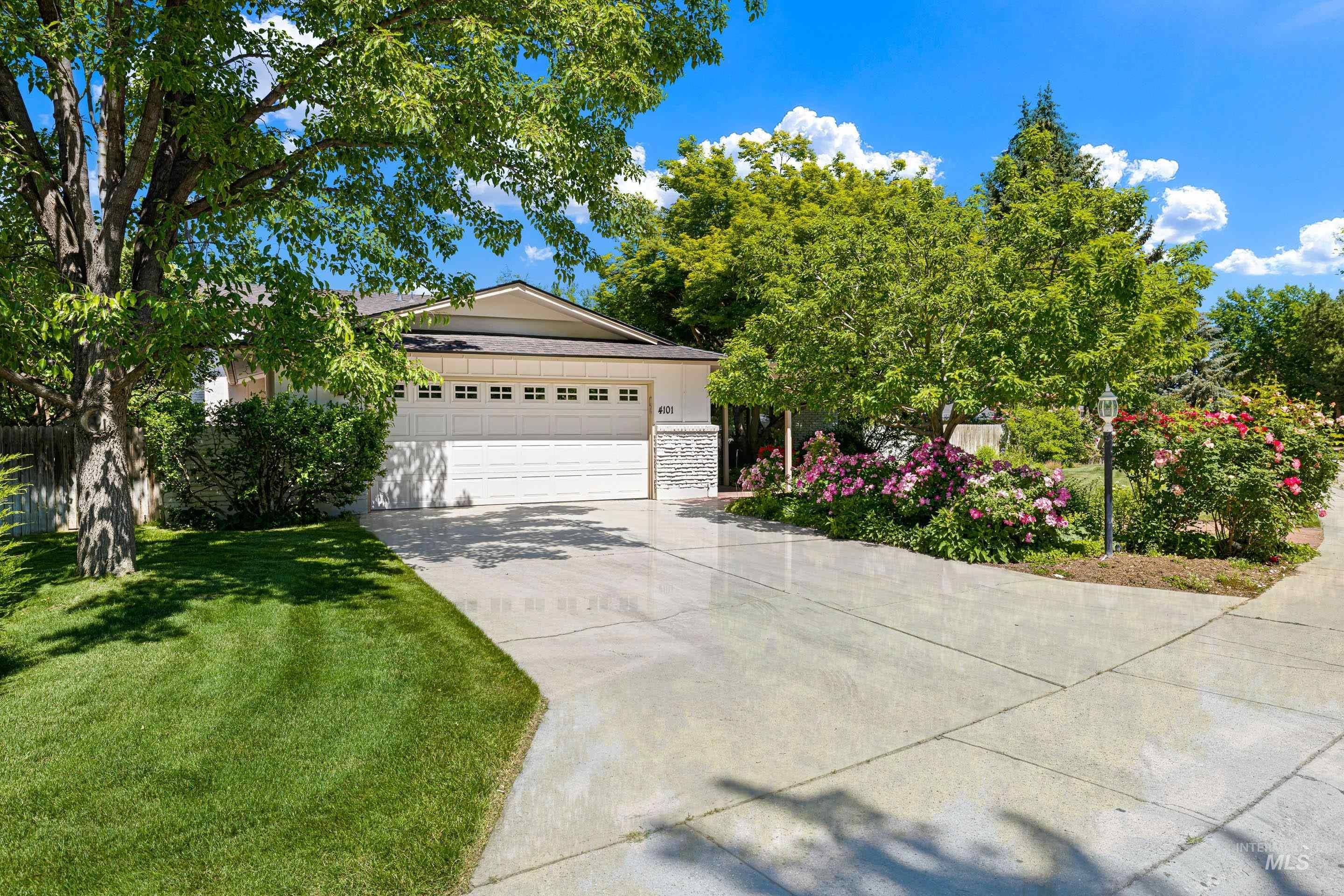 4101 Kingswood, Boise, Idaho, 83704-3340, United States, 4 Bedrooms Bedrooms, ,3 BathroomsBathrooms,Residential,For Sale,4101 Kingswood,1437172