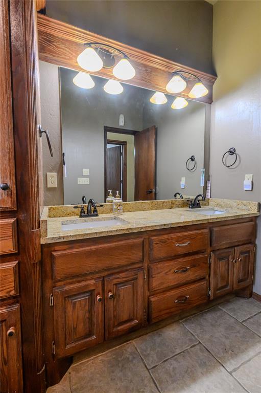 Choctaw, Oklahoma, 73020, United States, 4 Bedrooms Bedrooms, ,3 BathroomsBathrooms,Residential,For Sale,1981358