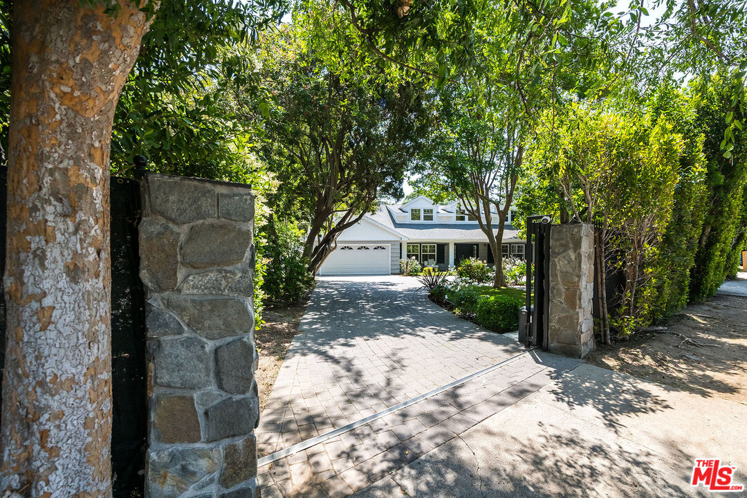 Studio City, California, 91604, United States, 4 Bedrooms Bedrooms, ,3 BathroomsBathrooms,Residential,For Sale,1850354