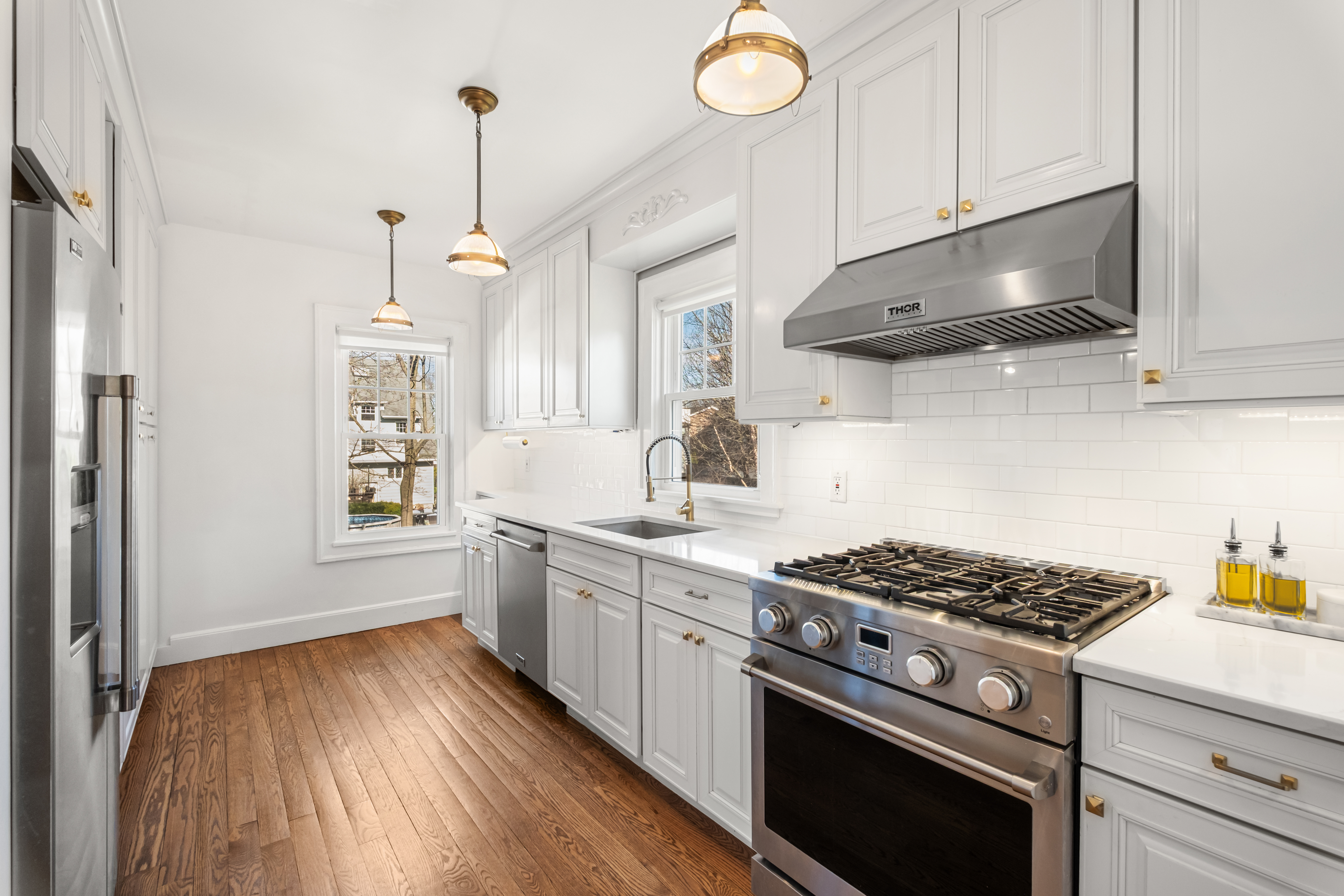  a gracious, fully-updated home where  every detail has been considered. - 物件實景