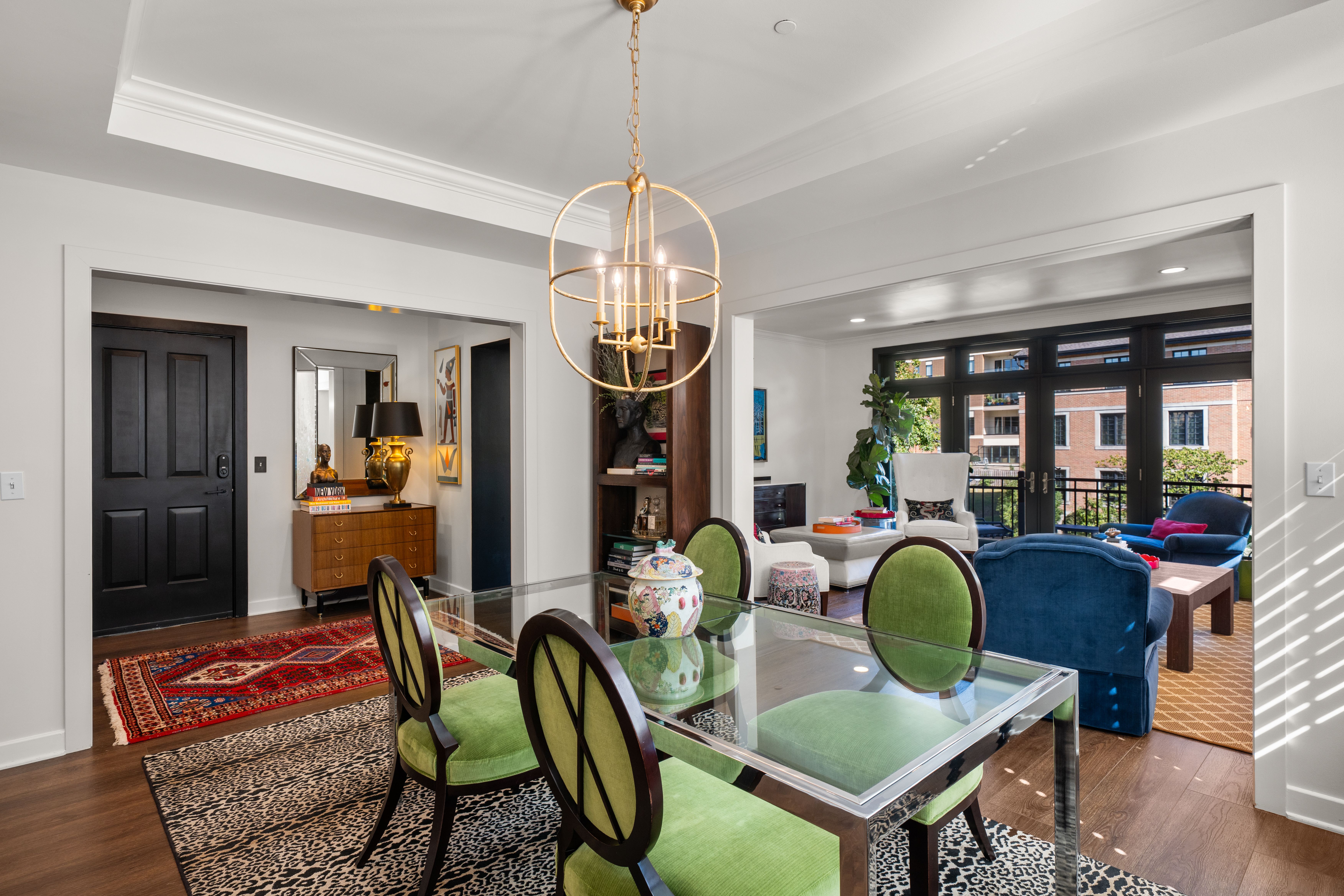  Beautifully updated and stylish, this Clayton condo offers move-in-ready living - 物件實景