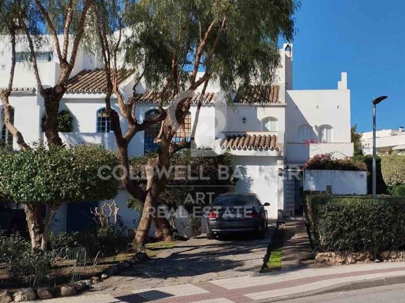 M?laga, Marbella, Nueva Andaluc?a M?laga, Marbella, Marbella, Andalusia, ES, 5 Bedrooms Bedrooms, ,4 BathroomsBathrooms,Residential,For Sale,M?laga, Marbella, Nueva Andaluc?a M?laga, Marbella,1675321