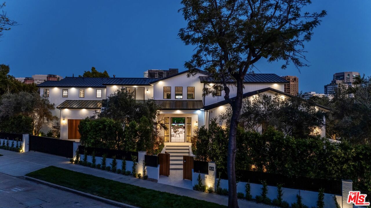Los Angeles, California, 90024, United States, 8 Bedrooms Bedrooms, ,9 BathroomsBathrooms,Residential,For Sale,1907204