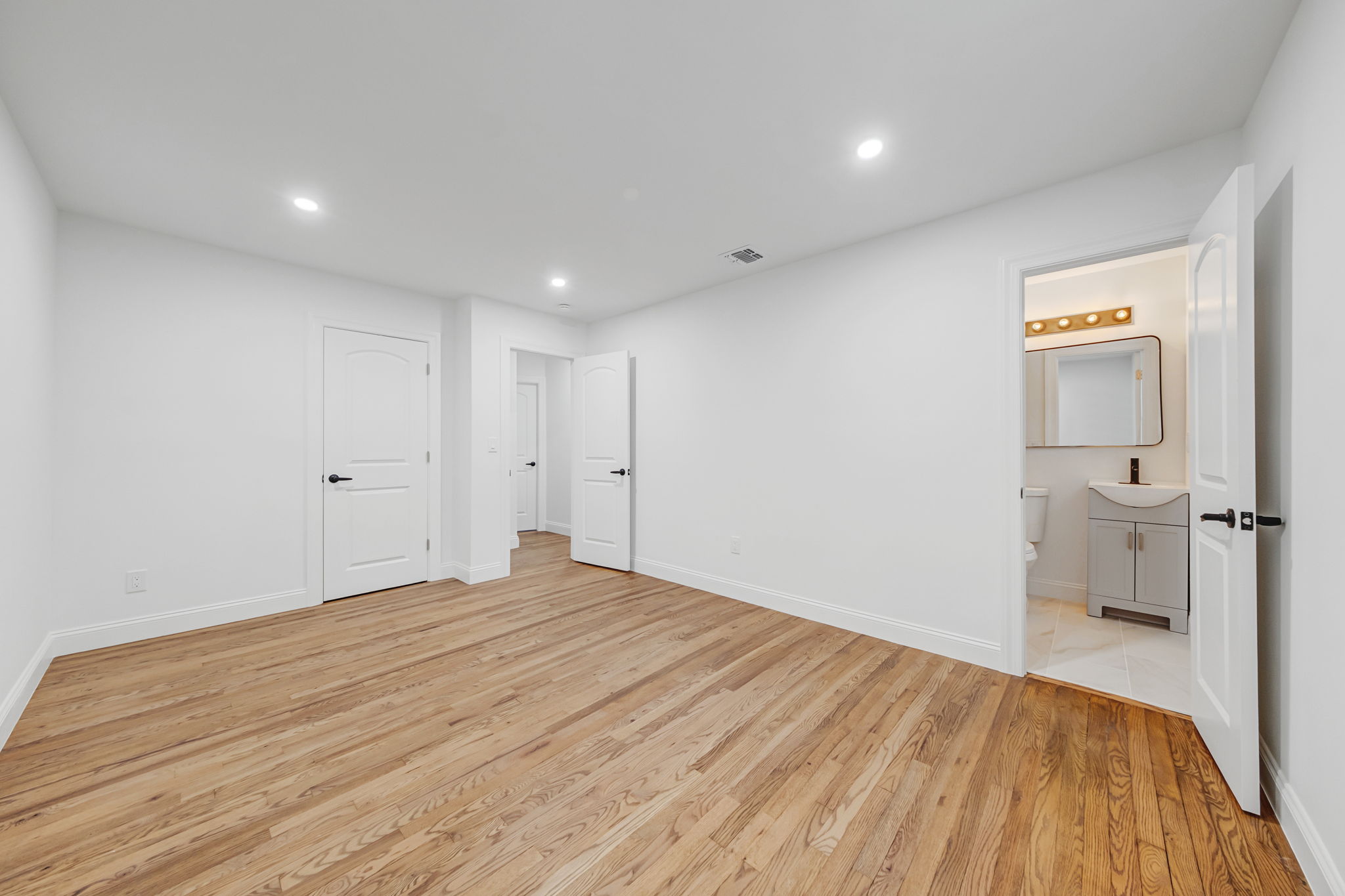 Centereach, New York, 11720, United States, 3 Bedrooms Bedrooms, ,3 BathroomsBathrooms,Residential,For Sale,1851254