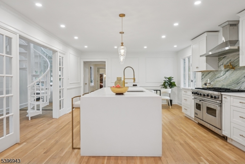 South Orange Village Twp., New Jersey, 07079, United States, 8 Bedrooms Bedrooms, ,7 BathroomsBathrooms,Residential,For Sale,1991818