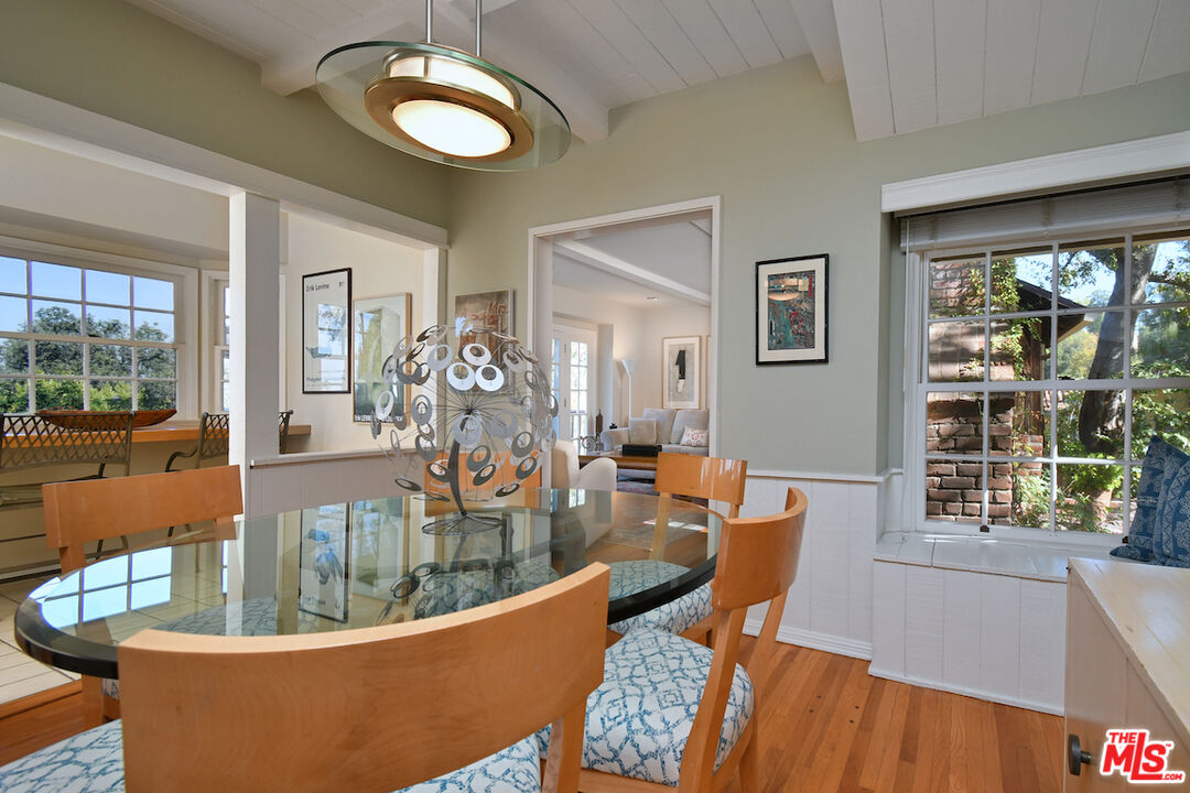 Sherman Oaks, California, 91403, United States, 3 Bedrooms Bedrooms, ,3 BathroomsBathrooms,Residential,For Sale,1989375