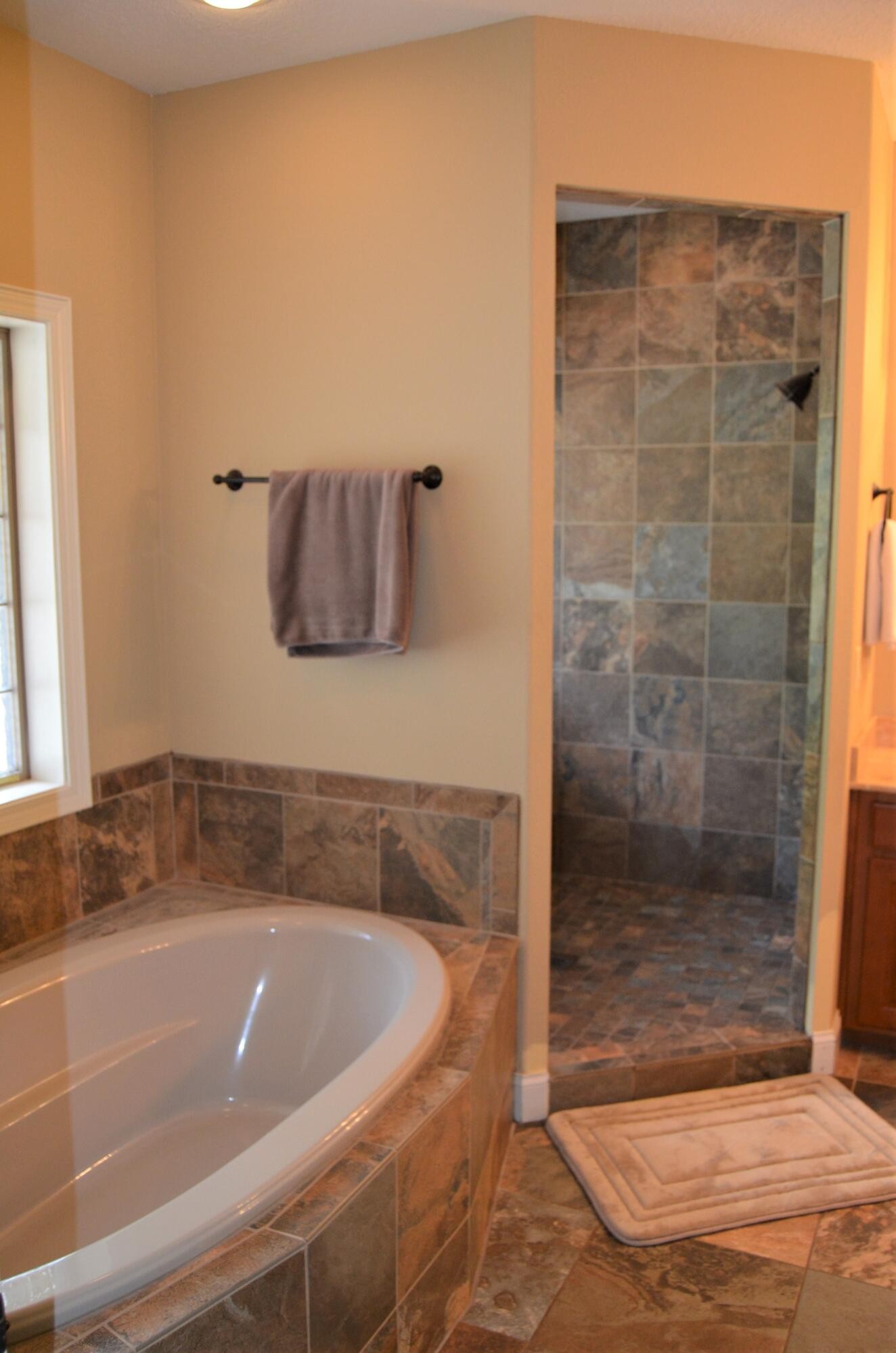 Crossville, Tennessee, 38571, United States, 4 Bedrooms Bedrooms, ,4 BathroomsBathrooms,Residential,For Sale,1916408