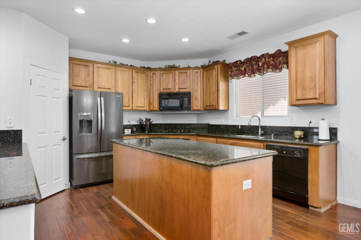 Bakersfield, California, 93313, United States, 5 Bedrooms Bedrooms, ,4 BathroomsBathrooms,Residential,For Sale,1984687