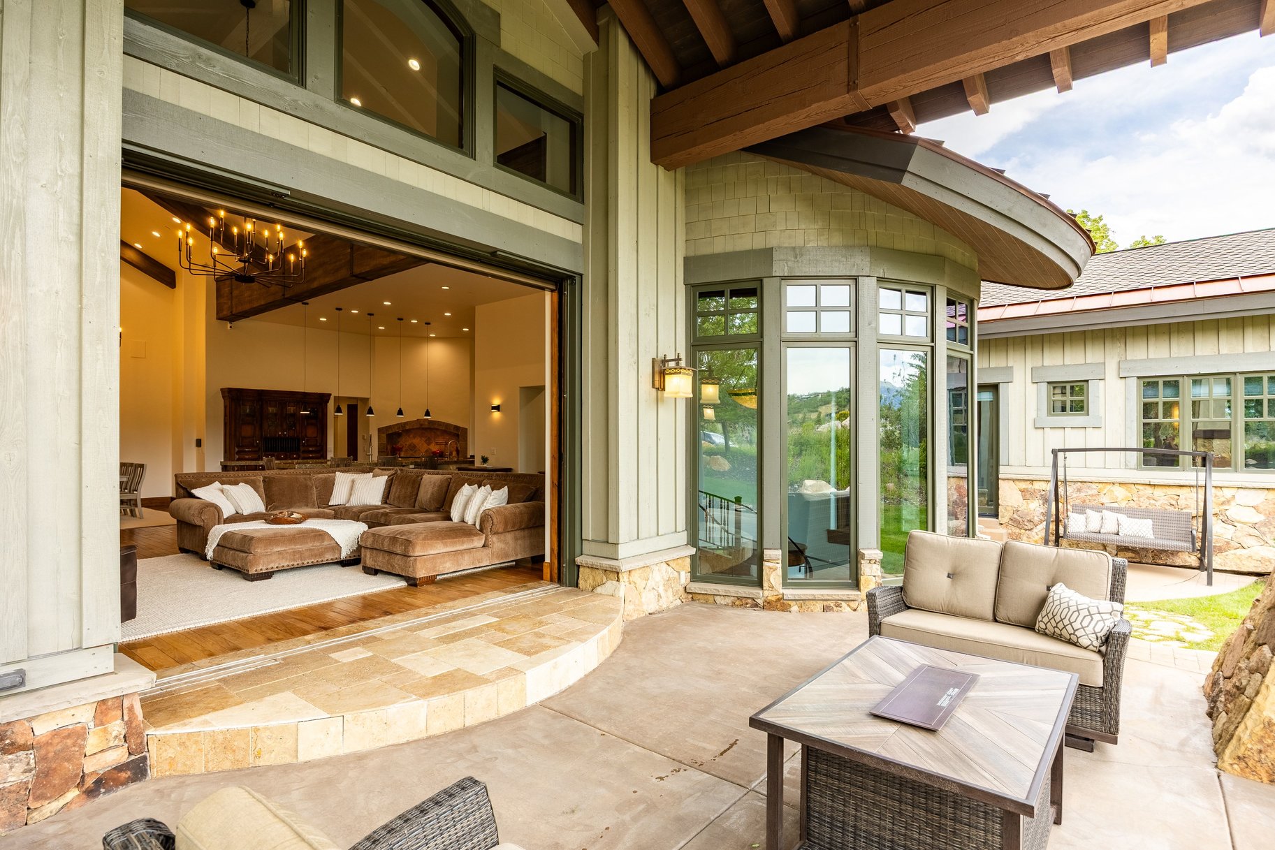  Spacious Glenwild Home with Resort Views, Private Guest Suite and Expansive Yard - 物件實景