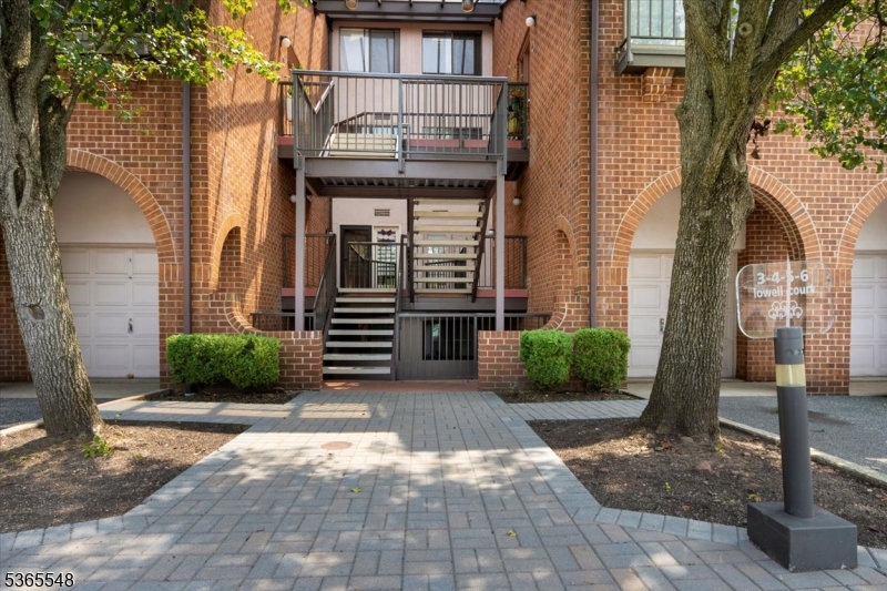 Teaneck, New Jersey, 07666, United States, 2 Bedrooms Bedrooms, ,3 BathroomsBathrooms,Residential,For Sale,1870844