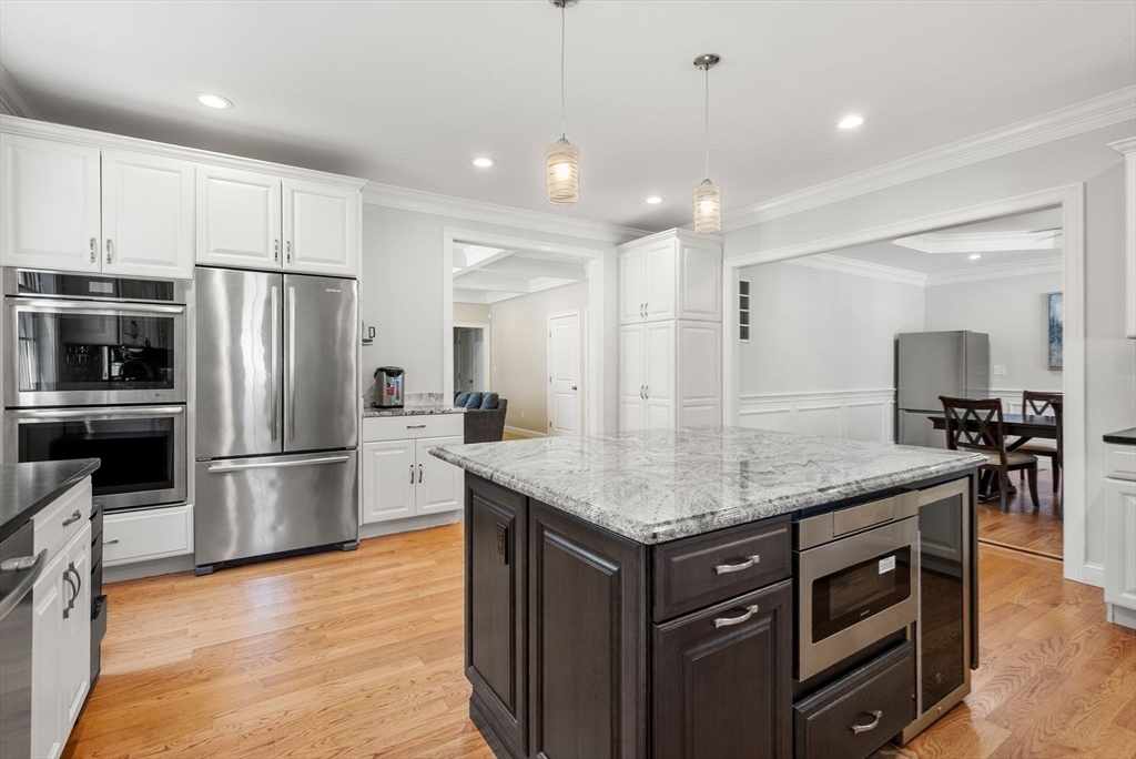 Wellesley, Massachusetts, 02482, United States, 6 Bedrooms Bedrooms, ,7 BathroomsBathrooms,Residential,For Sale,1918672