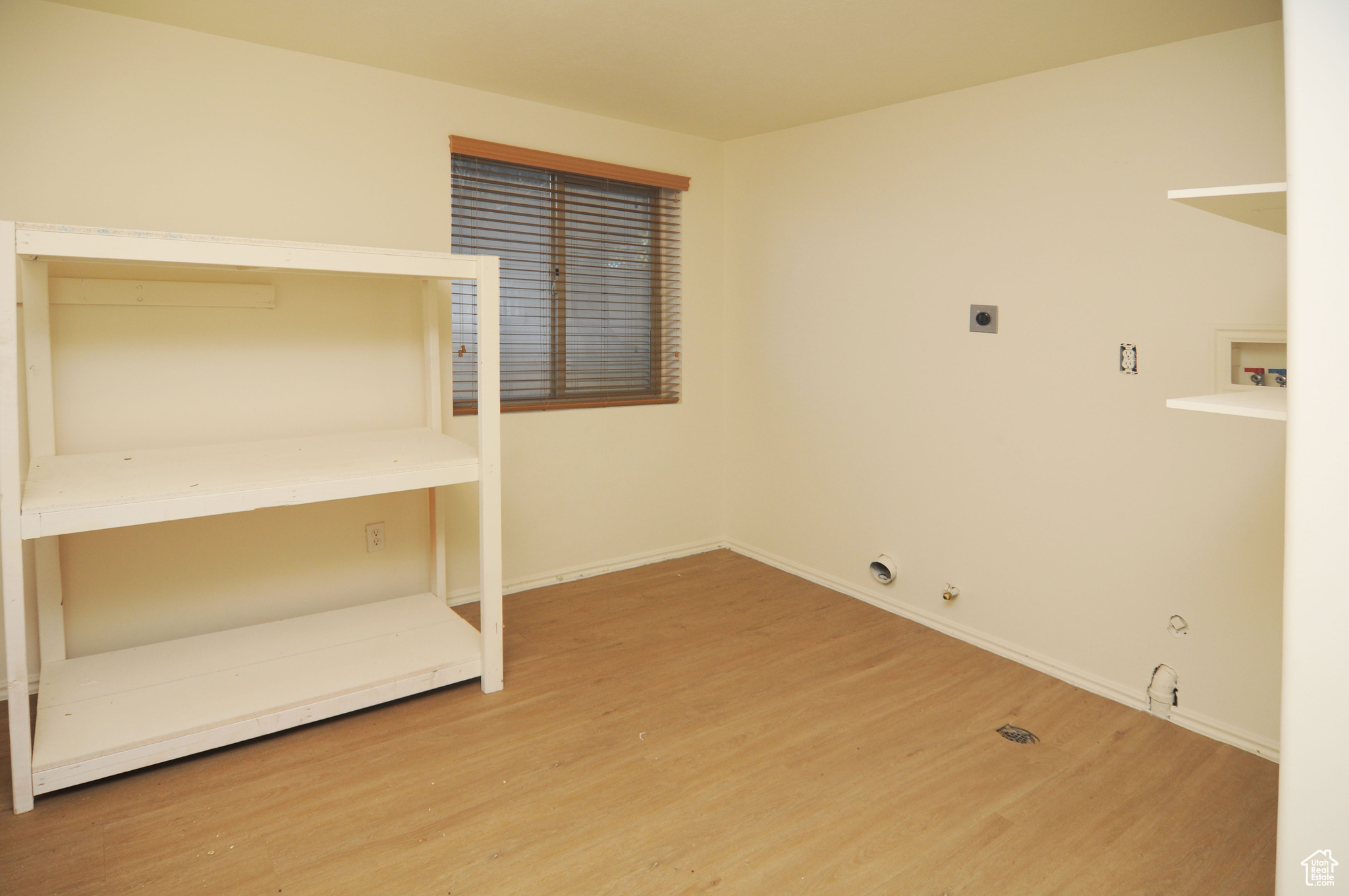 Clinton, Utah, 84015, United States, 4 Bedrooms Bedrooms, ,3 BathroomsBathrooms,Residential,For Sale,1970370